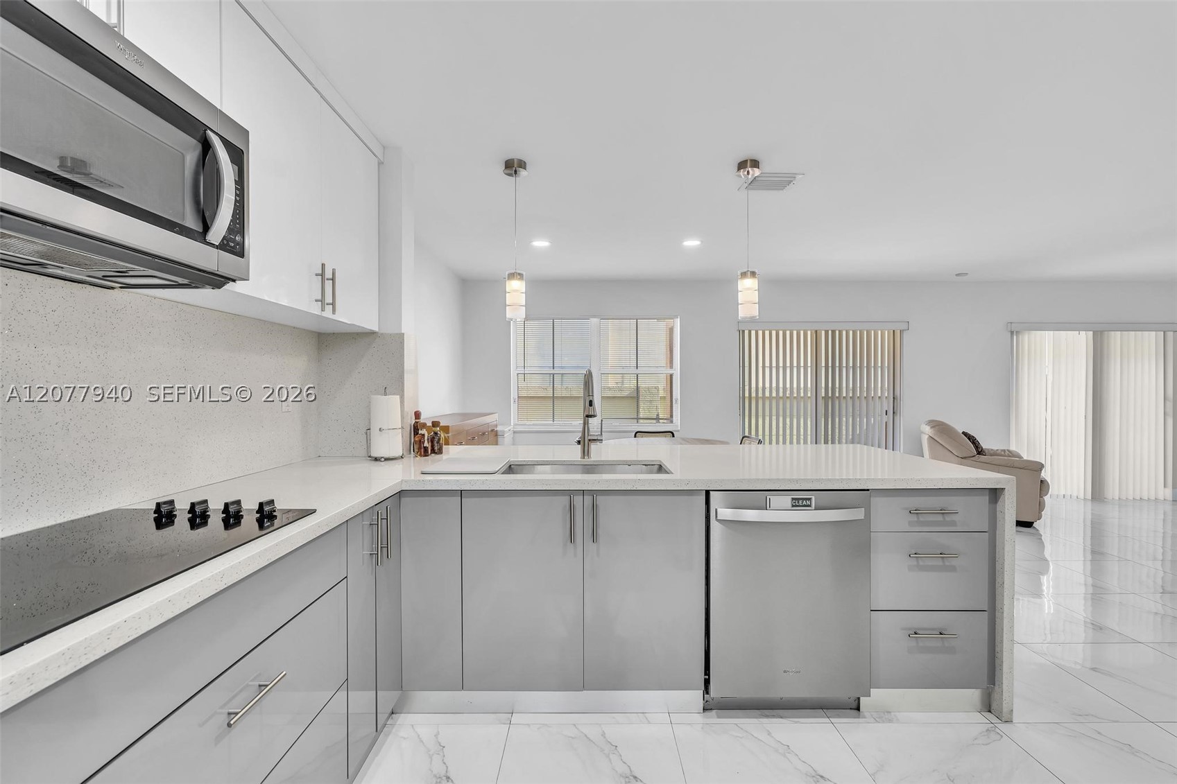 13949 N Forest Oak Cir, Davie FL 33325