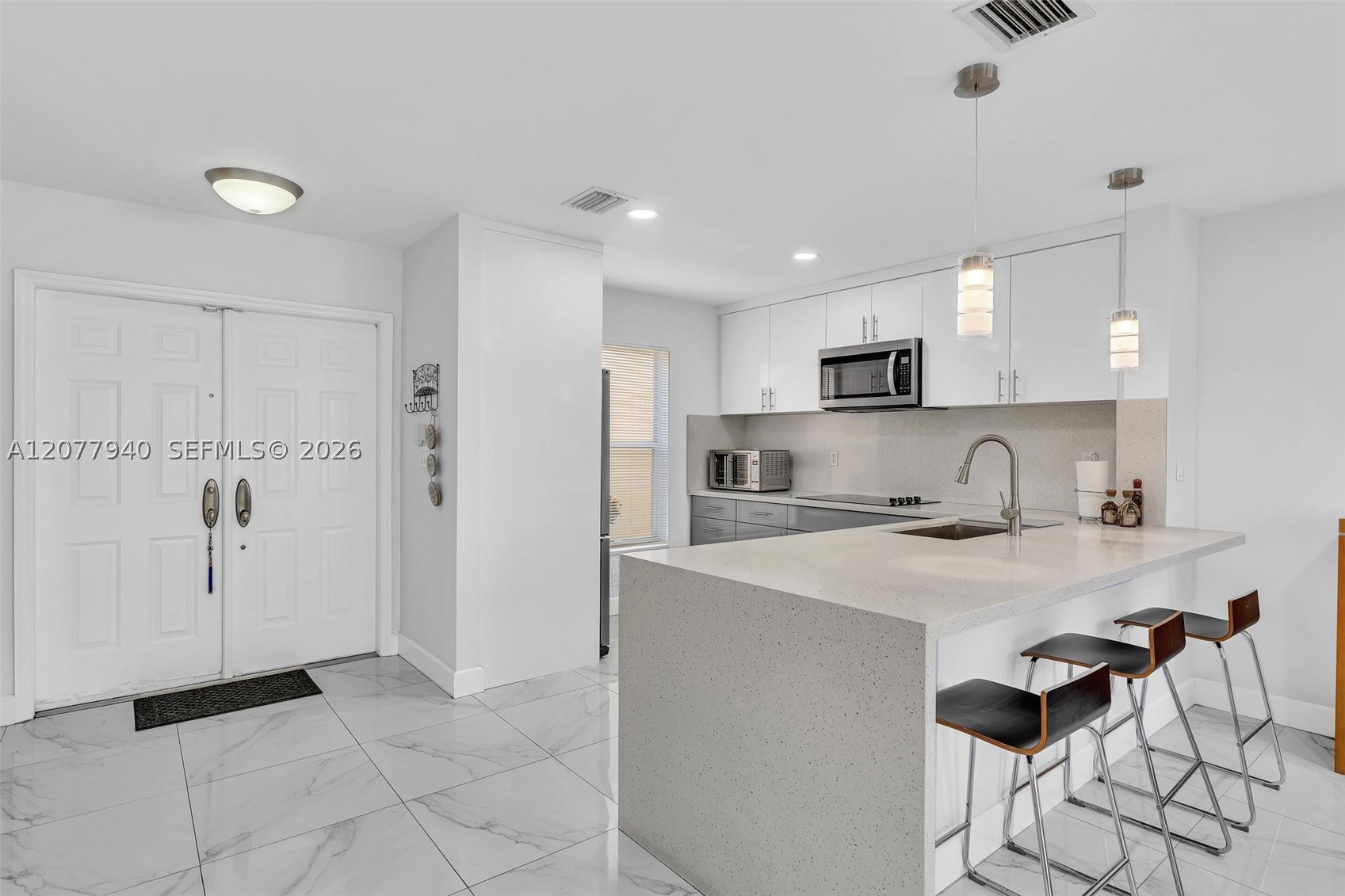 13949 N Forest Oak Cir, Davie FL 33325
