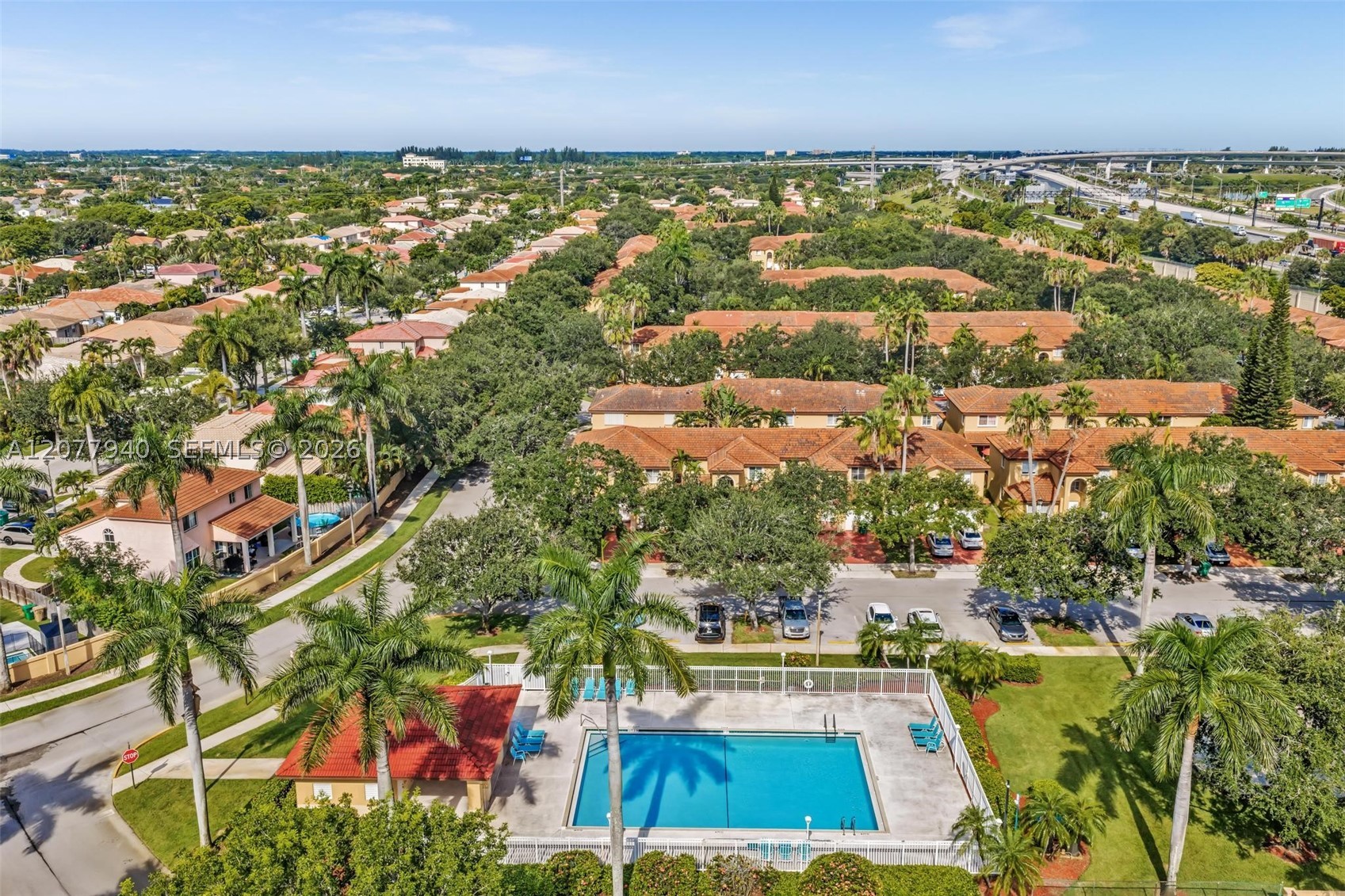 13949 N Forest Oak Cir, Davie FL 33325