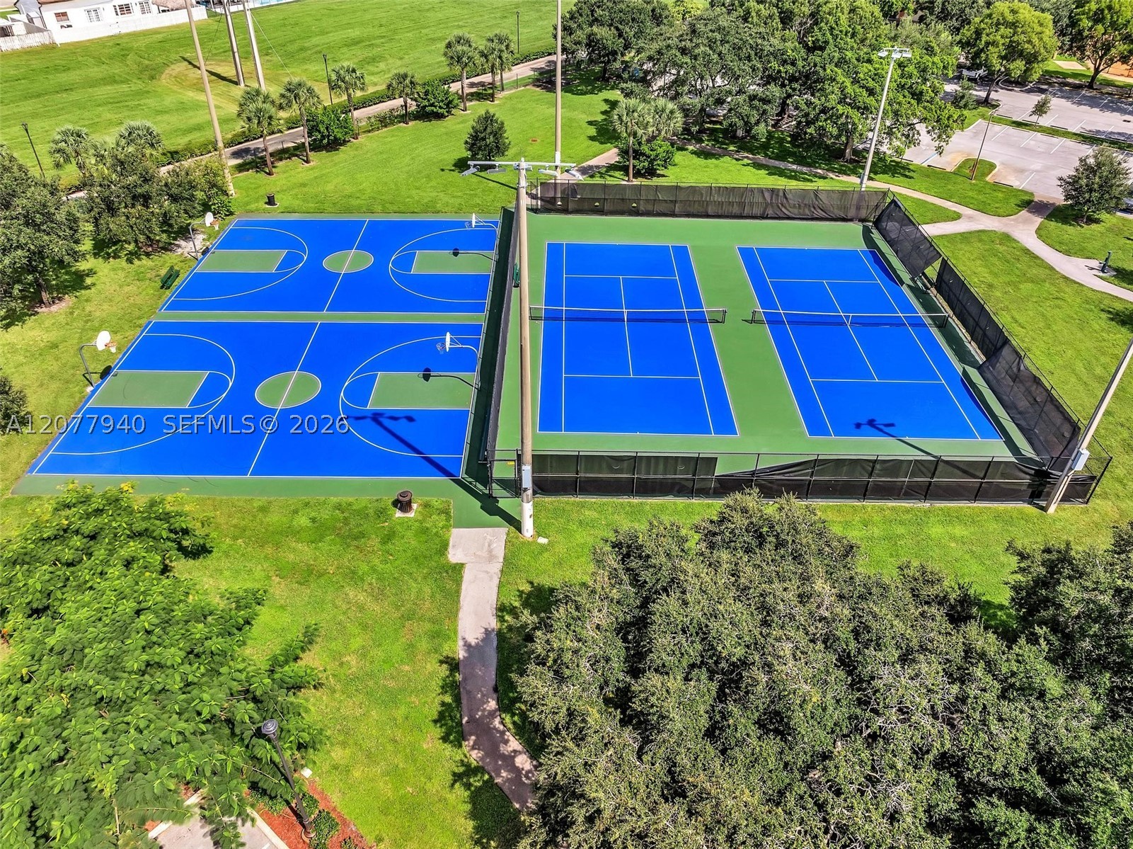 13949 N Forest Oak Cir, Davie FL 33325