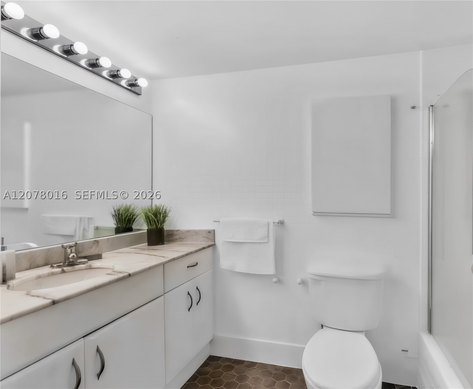 1200 Brickell Bay Dr #2510, Miami FL 33131