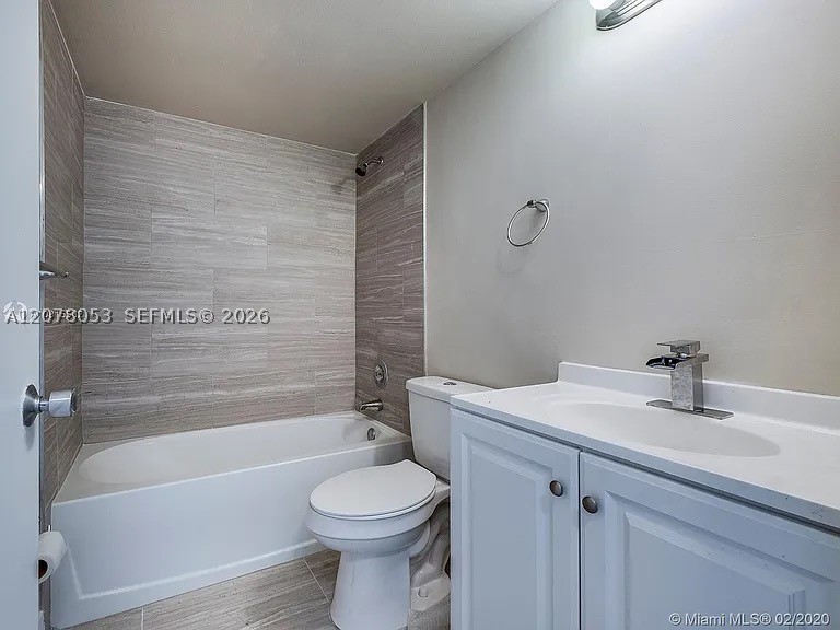 8240 SW 210th St #319, Cutler Bay FL 33189