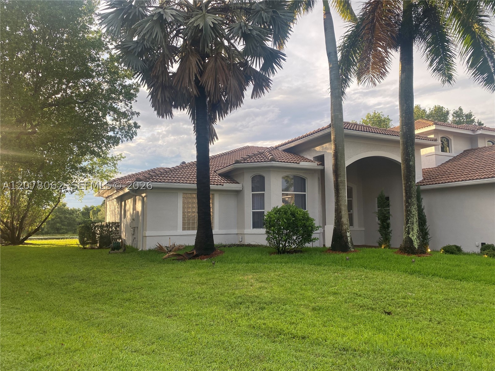 1360 Victoria Isle Dr, Weston FL 33327