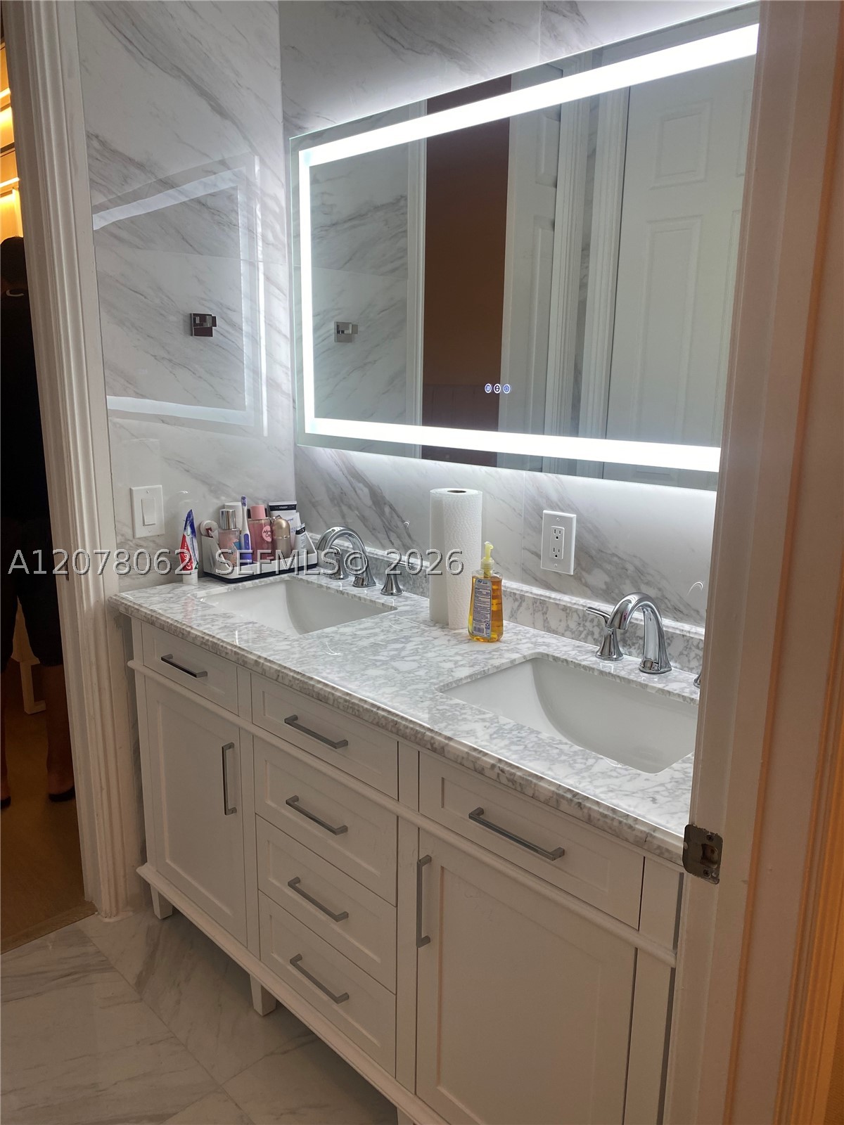 1360 Victoria Isle Dr, Weston FL 33327