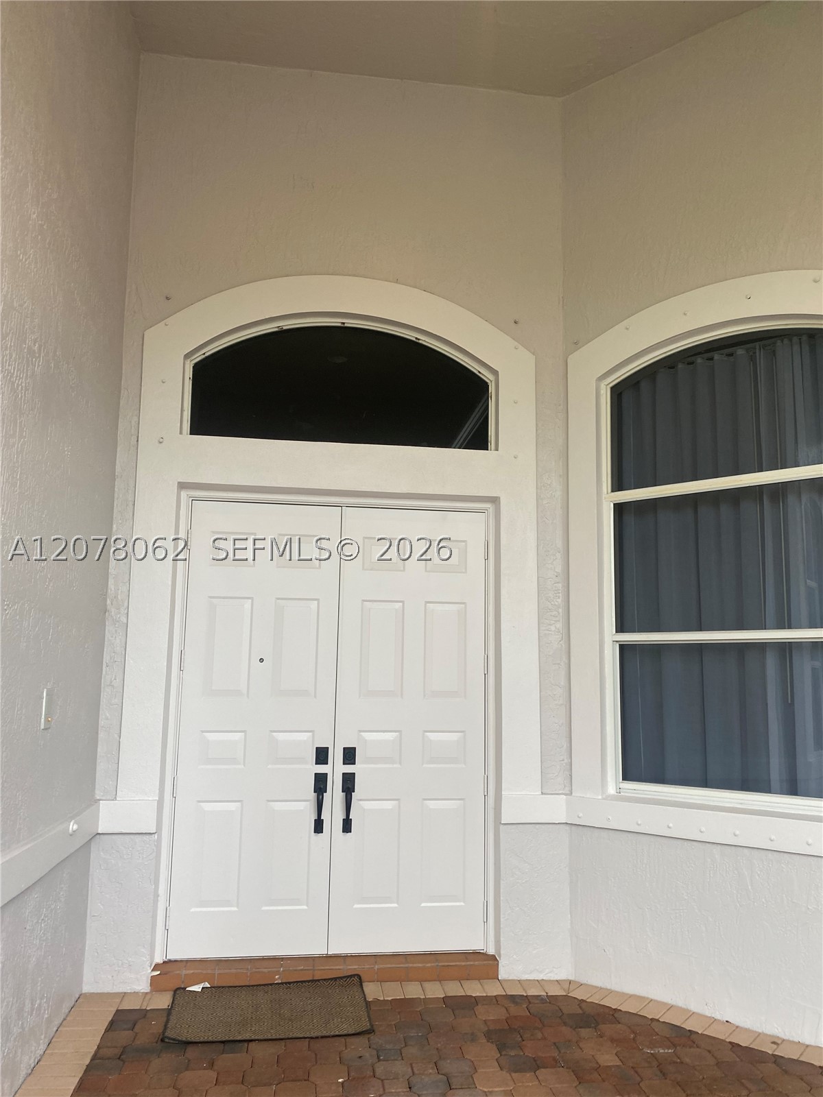 1360 Victoria Isle Dr, Weston FL 33327