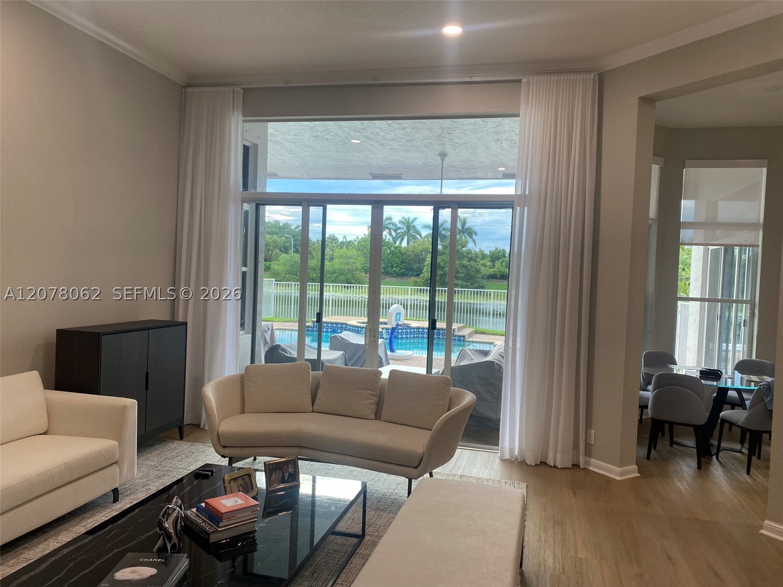 1360 Victoria Isle Dr, Weston FL 33327