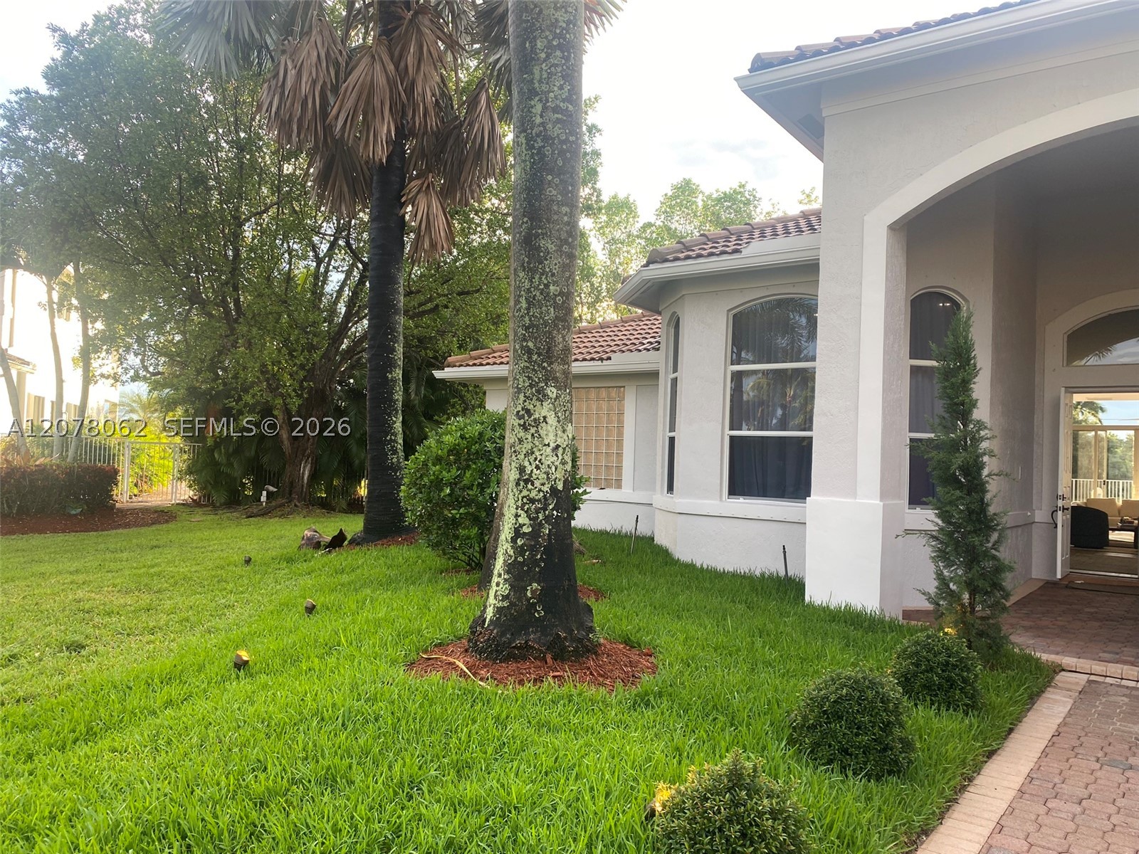 1360 Victoria Isle Dr, Weston FL 33327