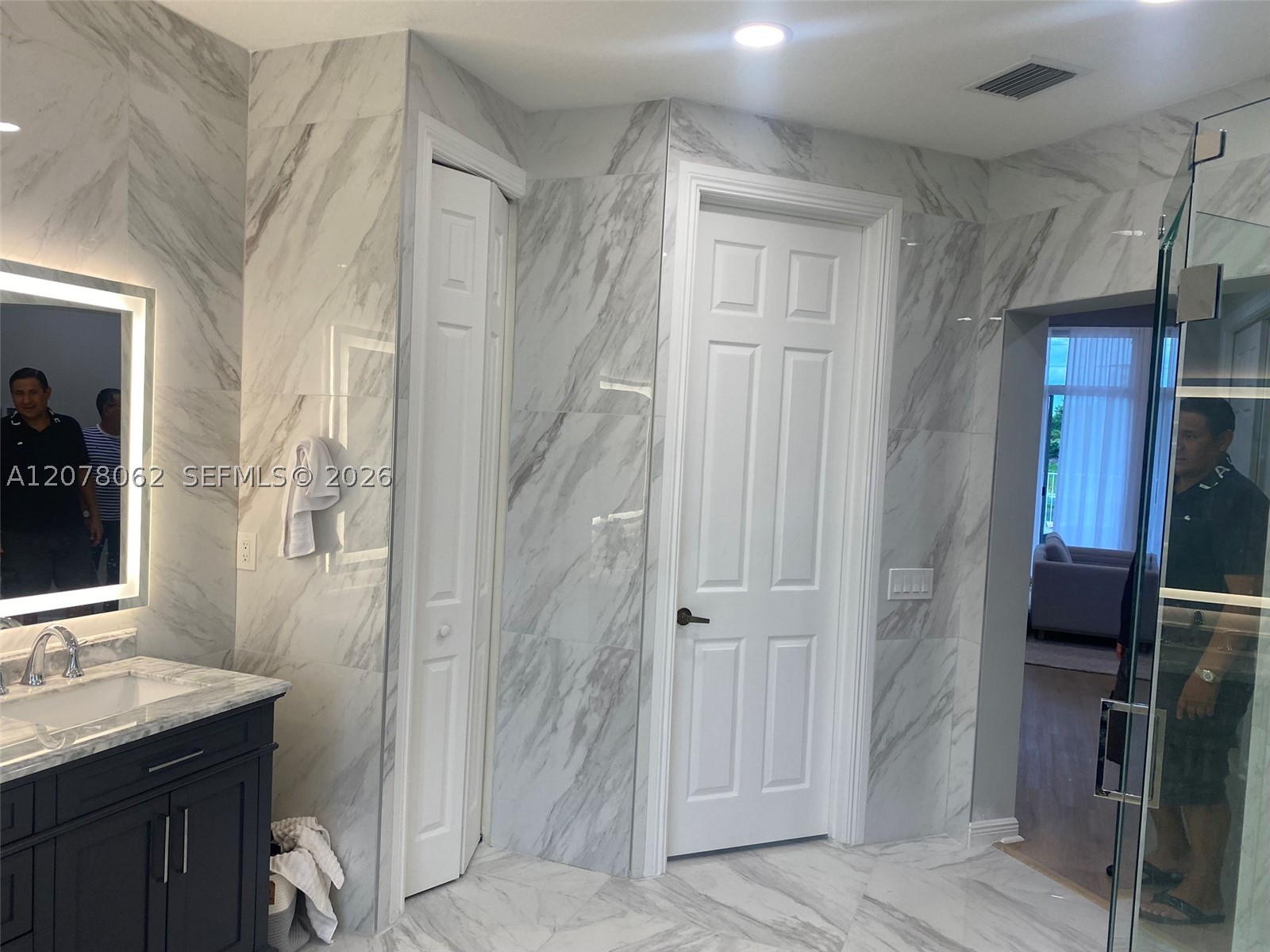 1360 Victoria Isle Dr, Weston FL 33327