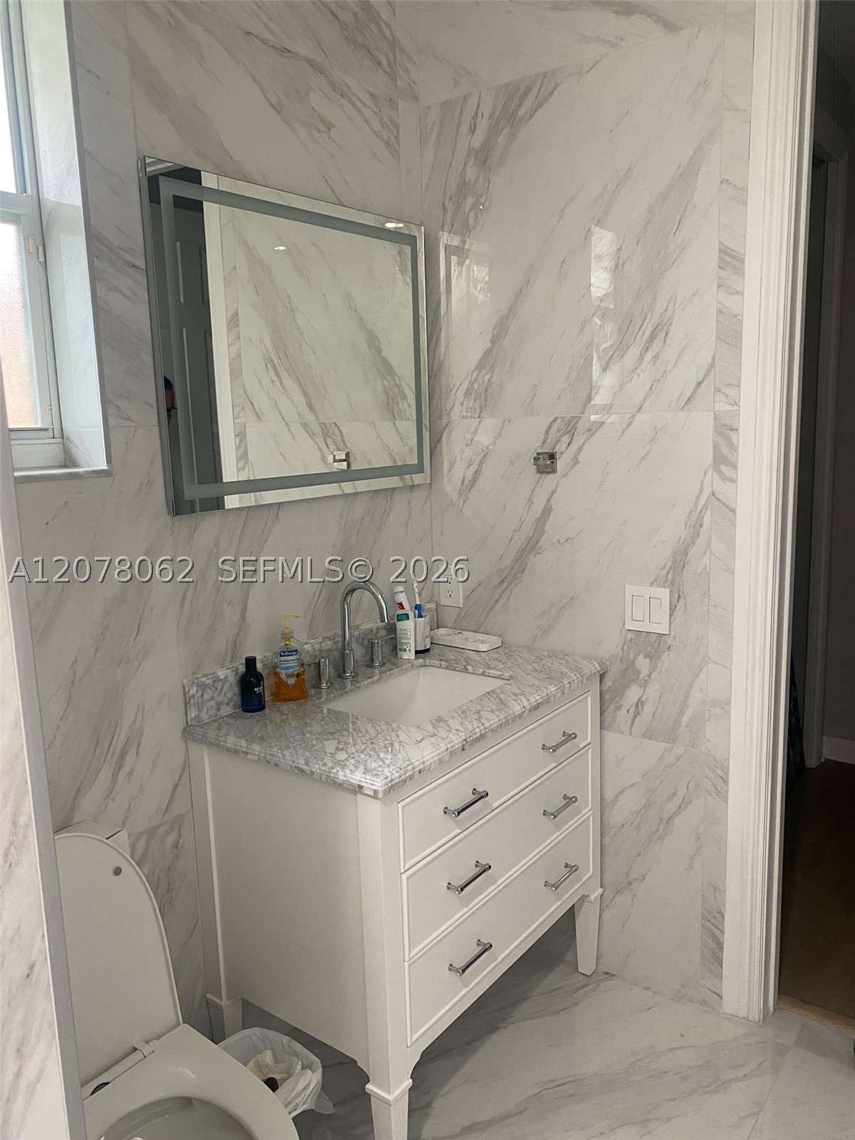 1360 Victoria Isle Dr, Weston FL 33327