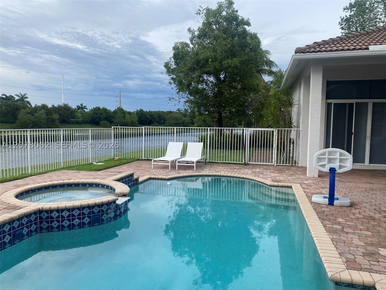 1360 Victoria Isle Dr, Weston FL 33327