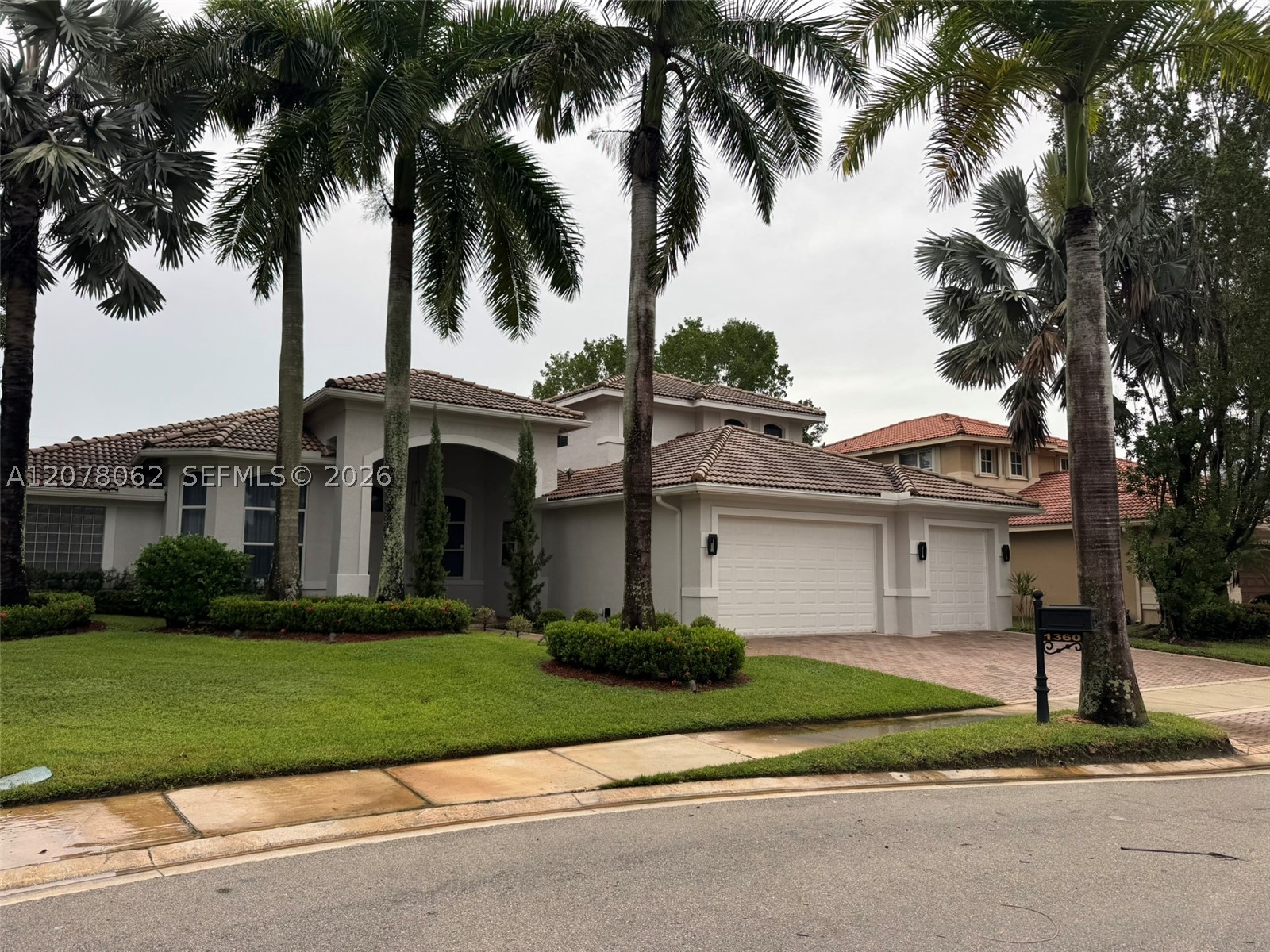 1360 Victoria Isle Dr, Weston FL 33327