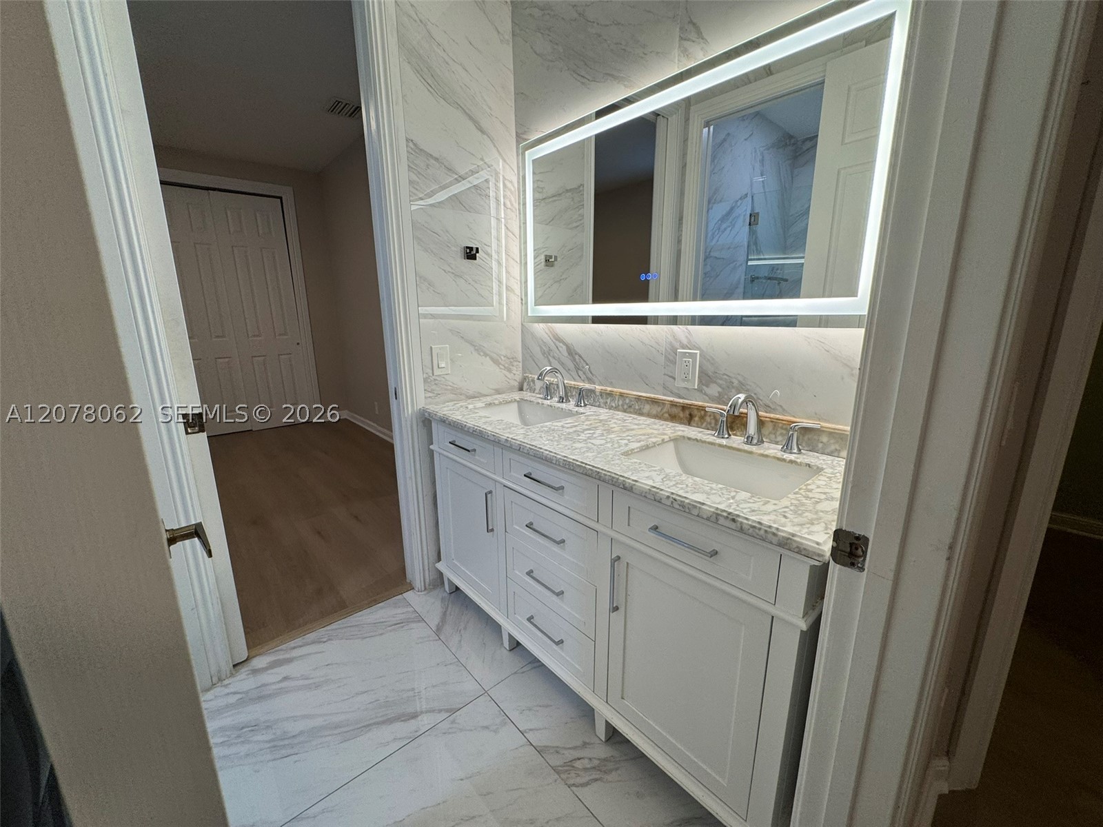 1360 Victoria Isle Dr, Weston FL 33327