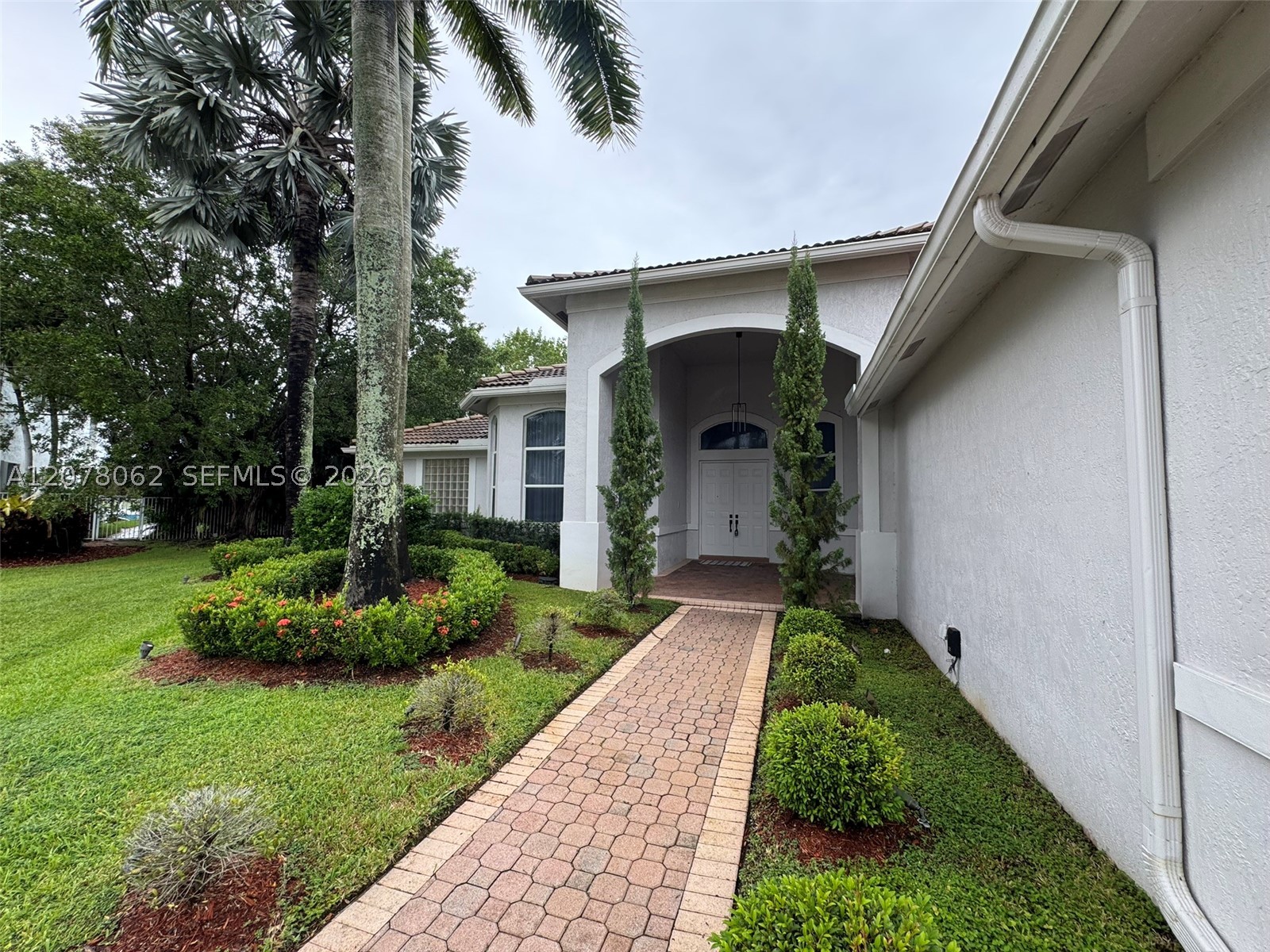 1360 Victoria Isle Dr, Weston FL 33327