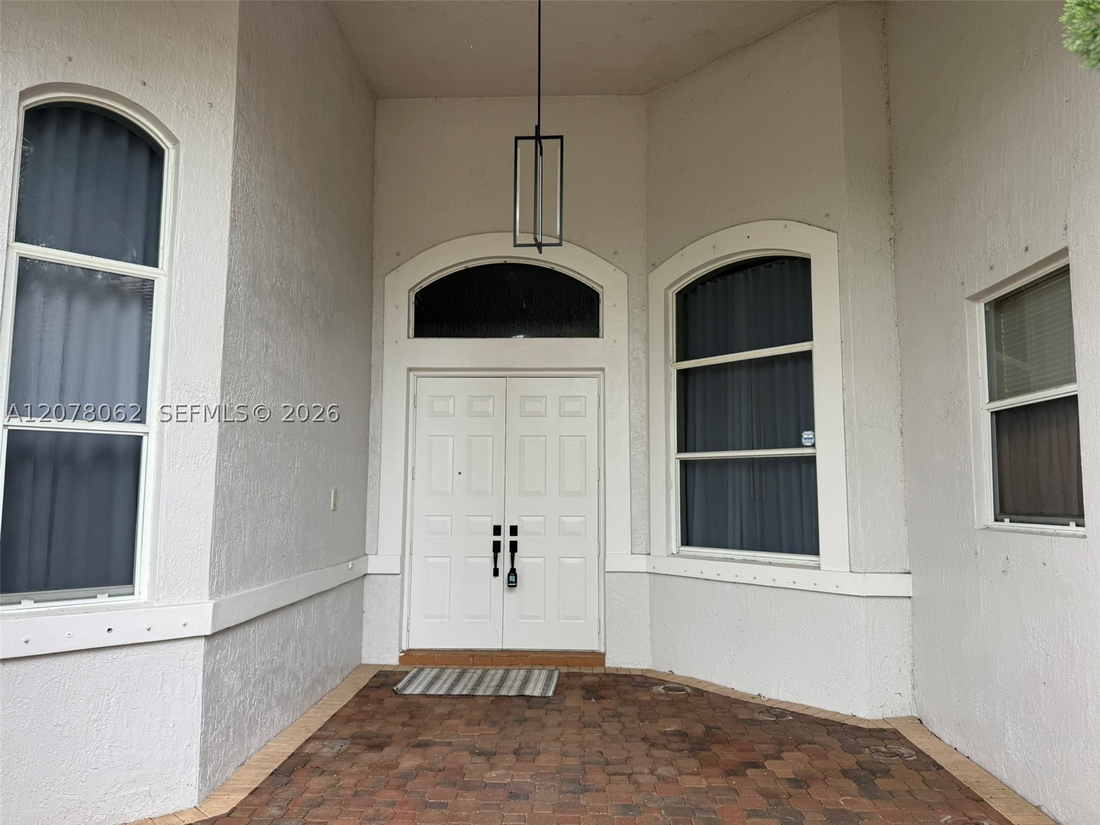 1360 Victoria Isle Dr, Weston FL 33327