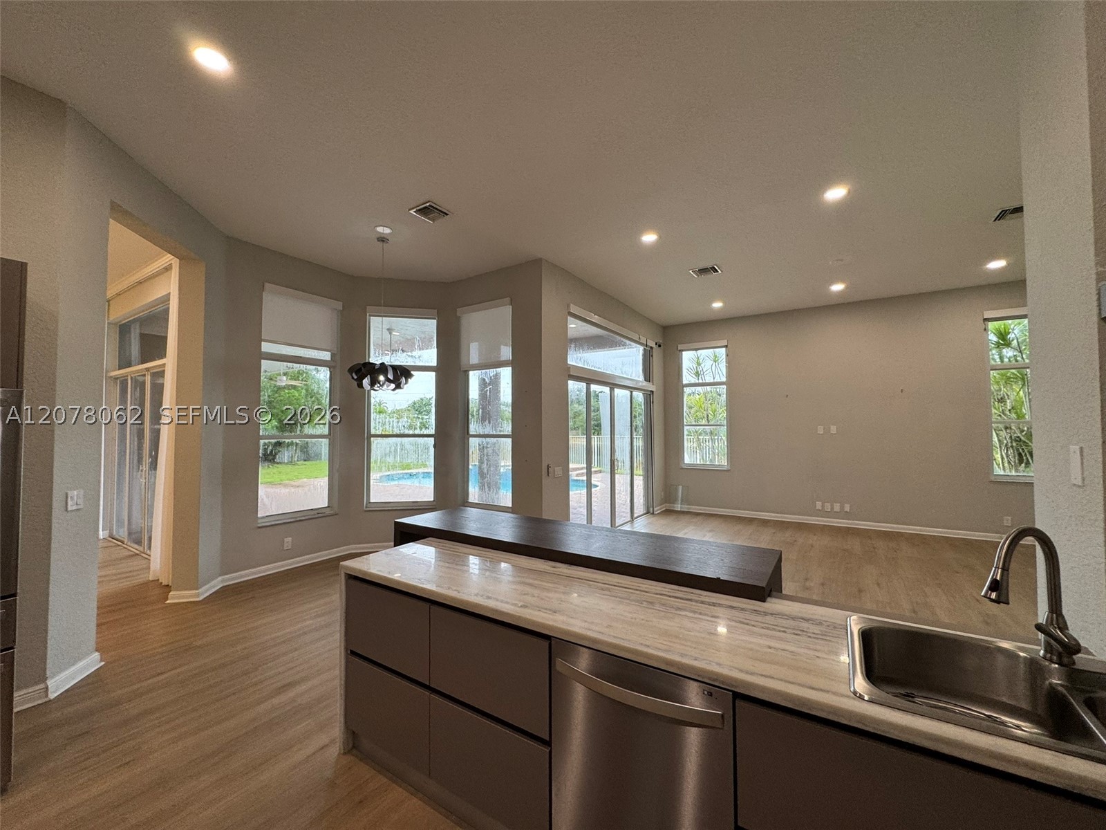 1360 Victoria Isle Dr, Weston FL 33327