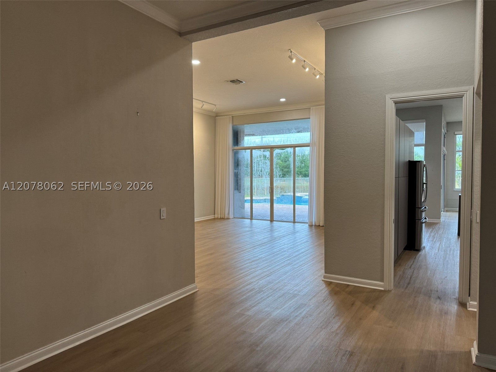 1360 Victoria Isle Dr, Weston FL 33327
