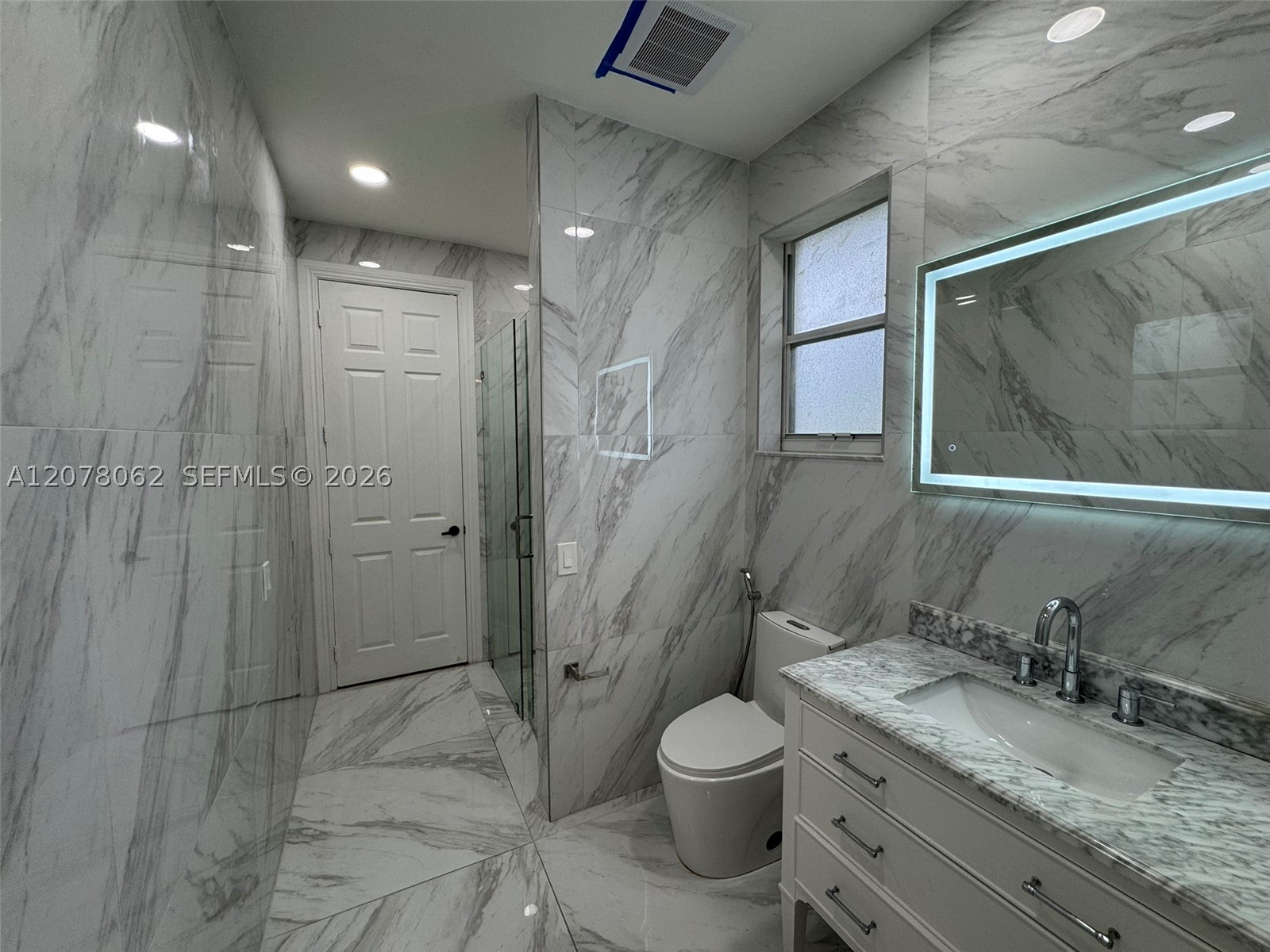 1360 Victoria Isle Dr, Weston FL 33327