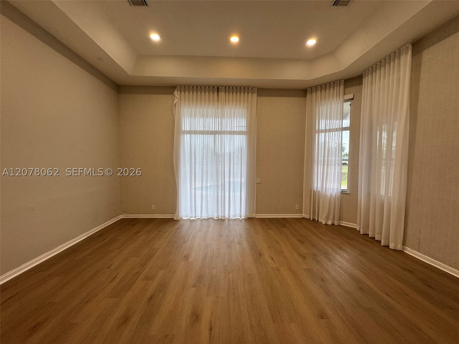 1360 Victoria Isle Dr, Weston FL 33327