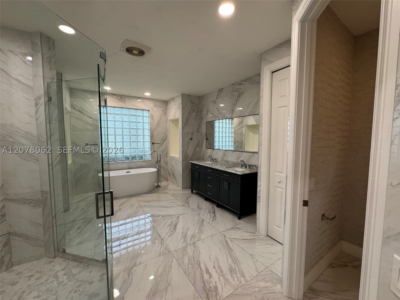 1360 Victoria Isle Dr, Weston FL 33327
