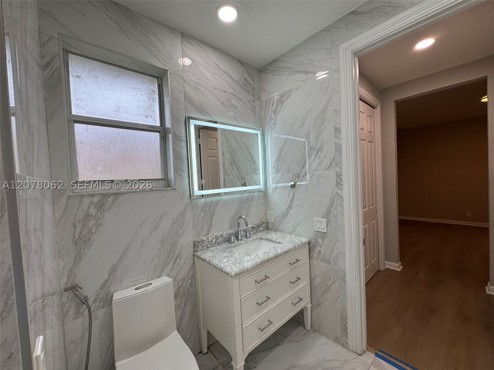 1360 Victoria Isle Dr, Weston FL 33327