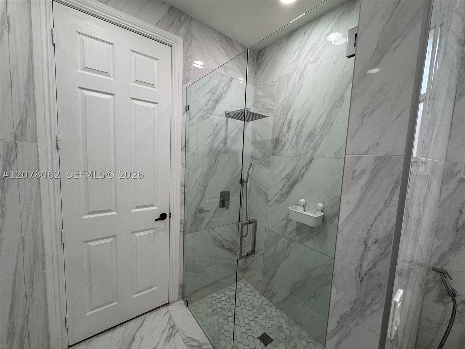 1360 Victoria Isle Dr, Weston FL 33327