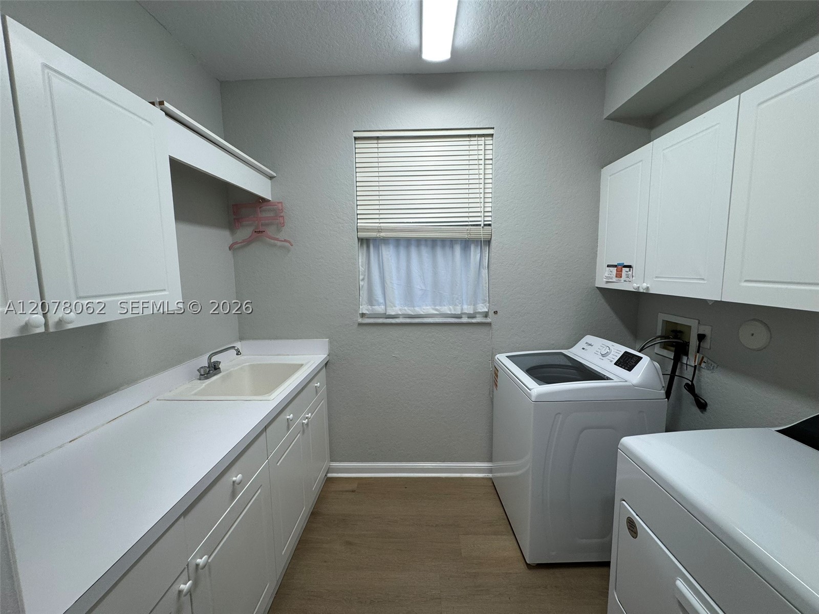 1360 Victoria Isle Dr, Weston FL 33327