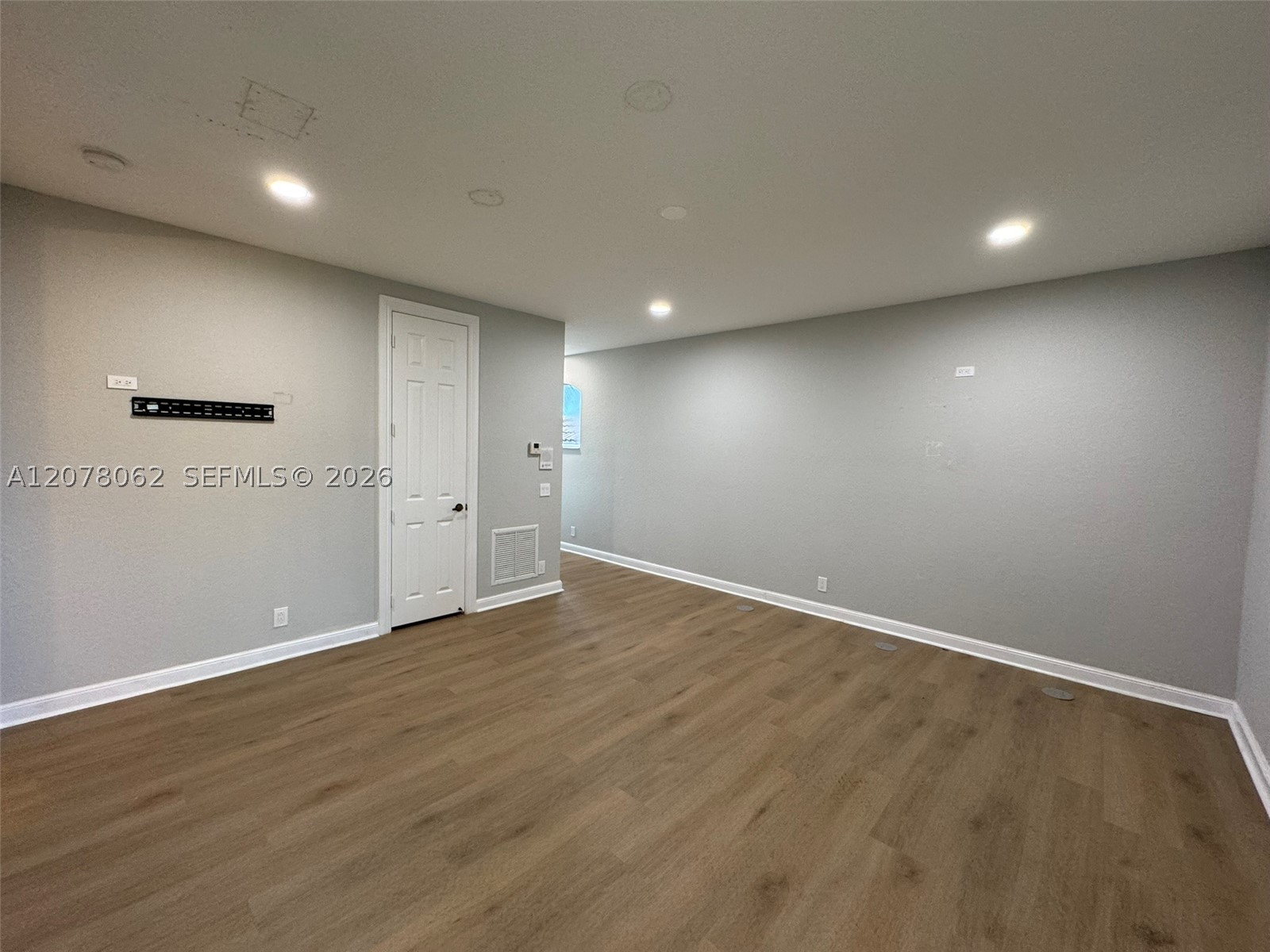 1360 Victoria Isle Dr, Weston FL 33327