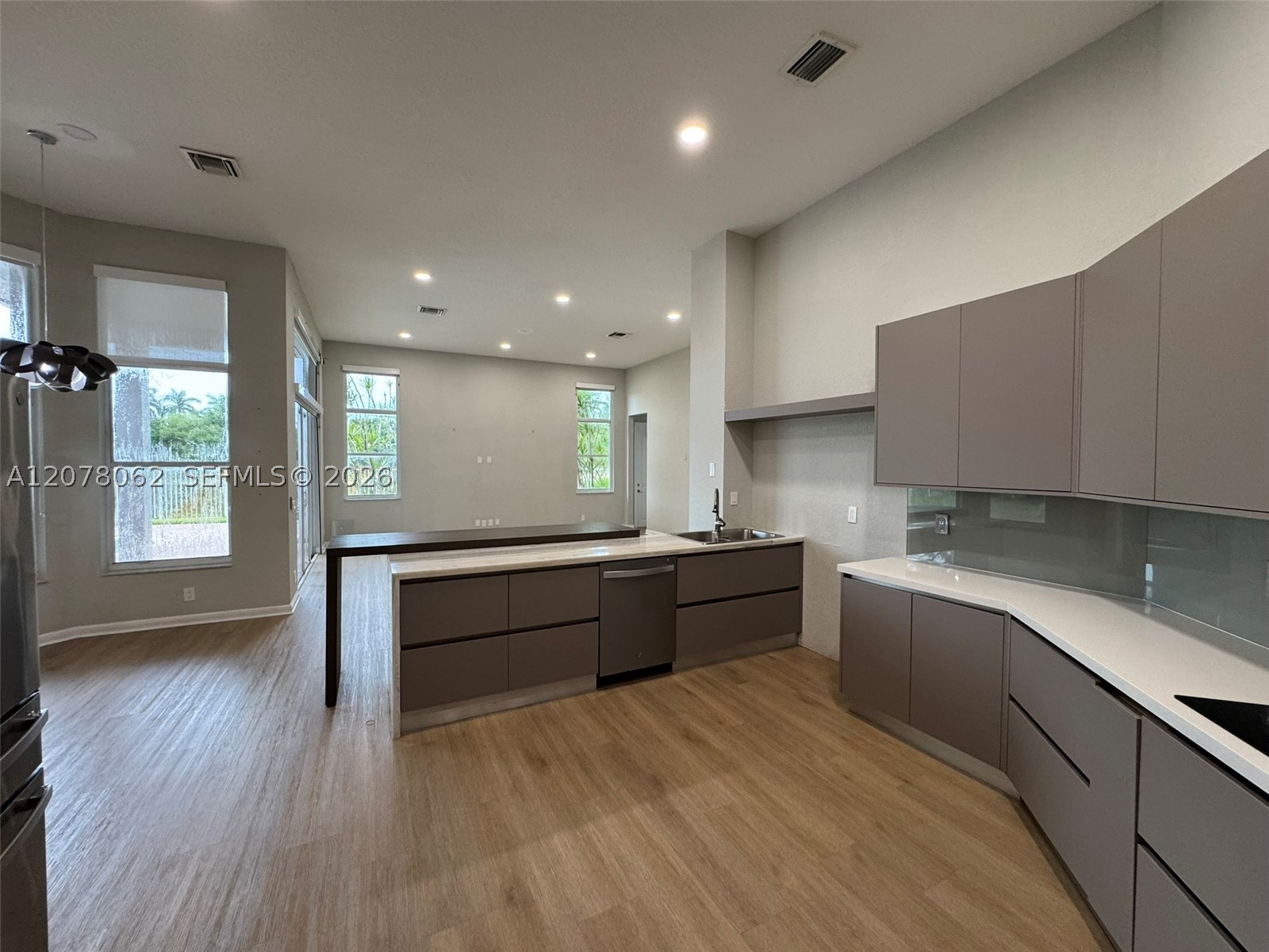 1360 Victoria Isle Dr, Weston FL 33327