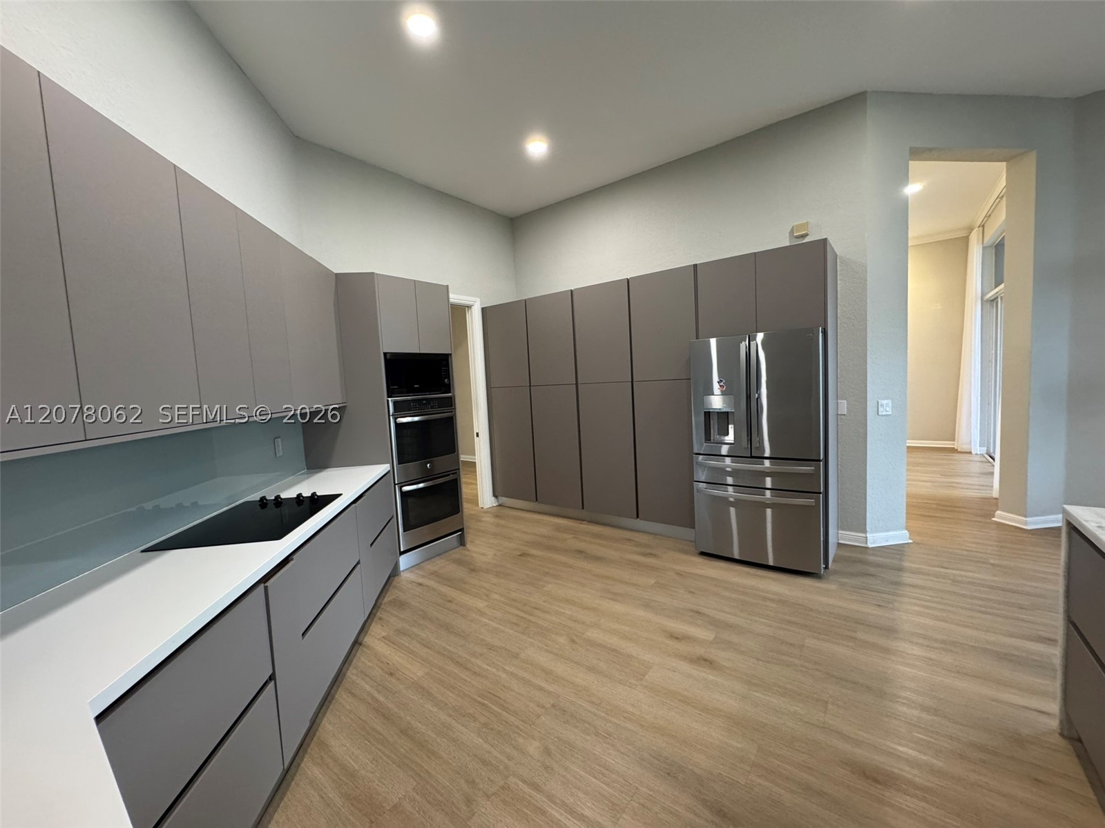 1360 Victoria Isle Dr, Weston FL 33327