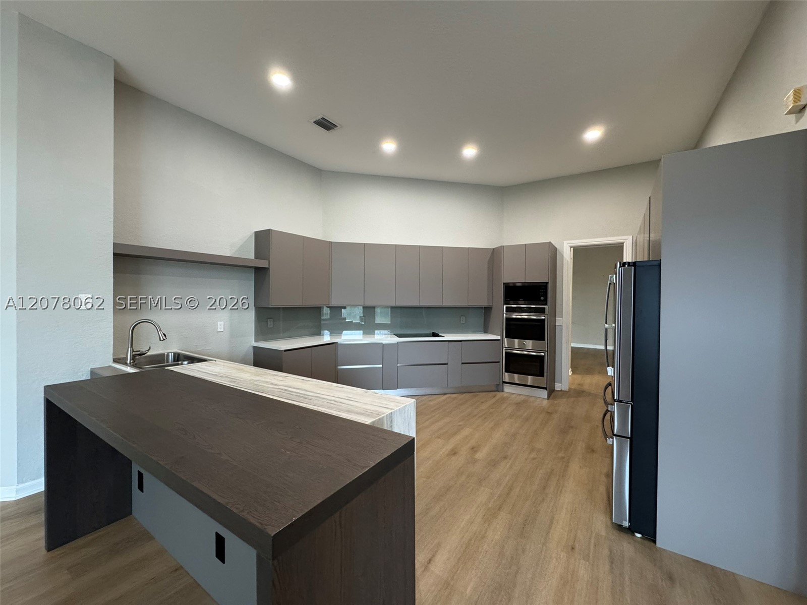 1360 Victoria Isle Dr, Weston FL 33327