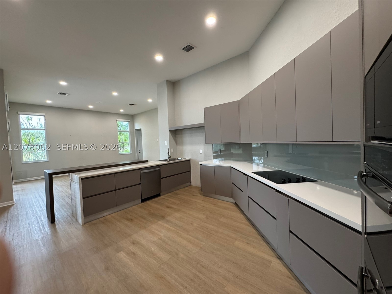 1360 Victoria Isle Dr, Weston FL 33327