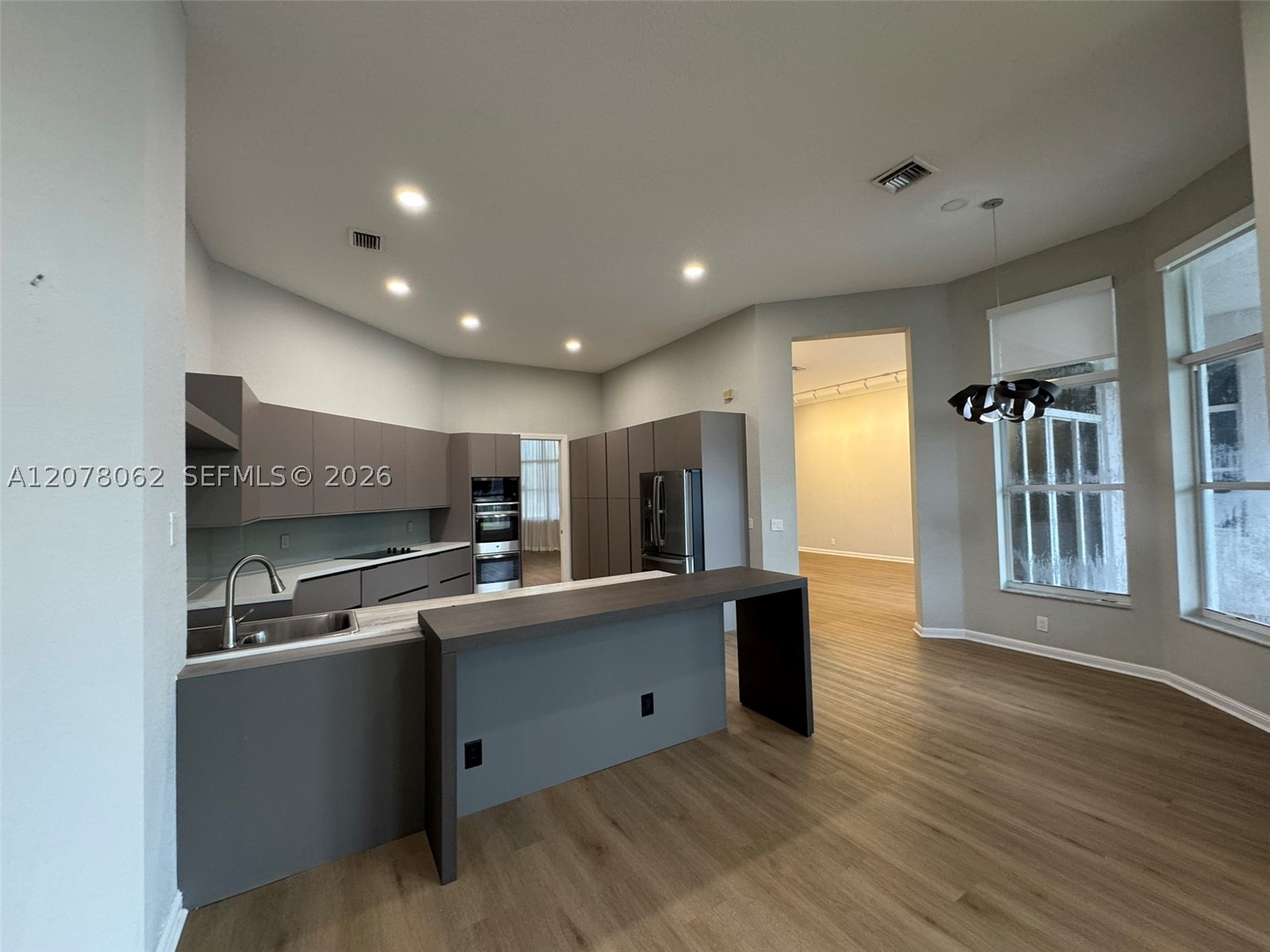 1360 Victoria Isle Dr, Weston FL 33327