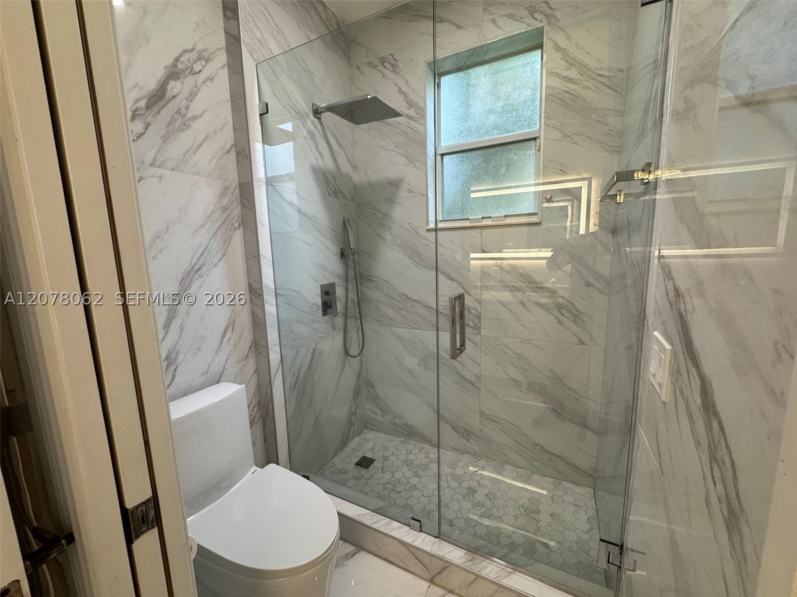 1360 Victoria Isle Dr, Weston FL 33327
