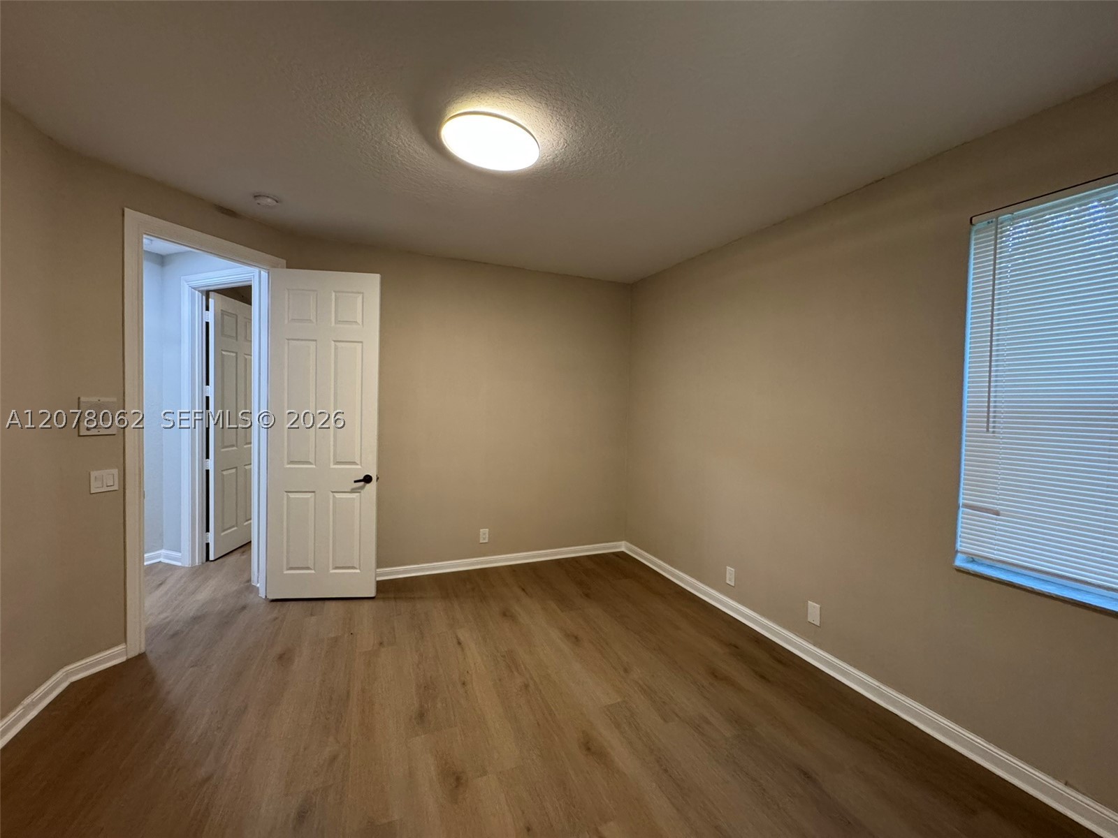 1360 Victoria Isle Dr, Weston FL 33327