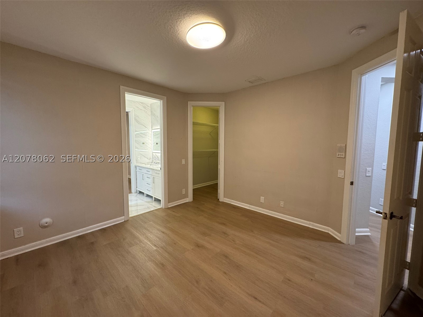 1360 Victoria Isle Dr, Weston FL 33327