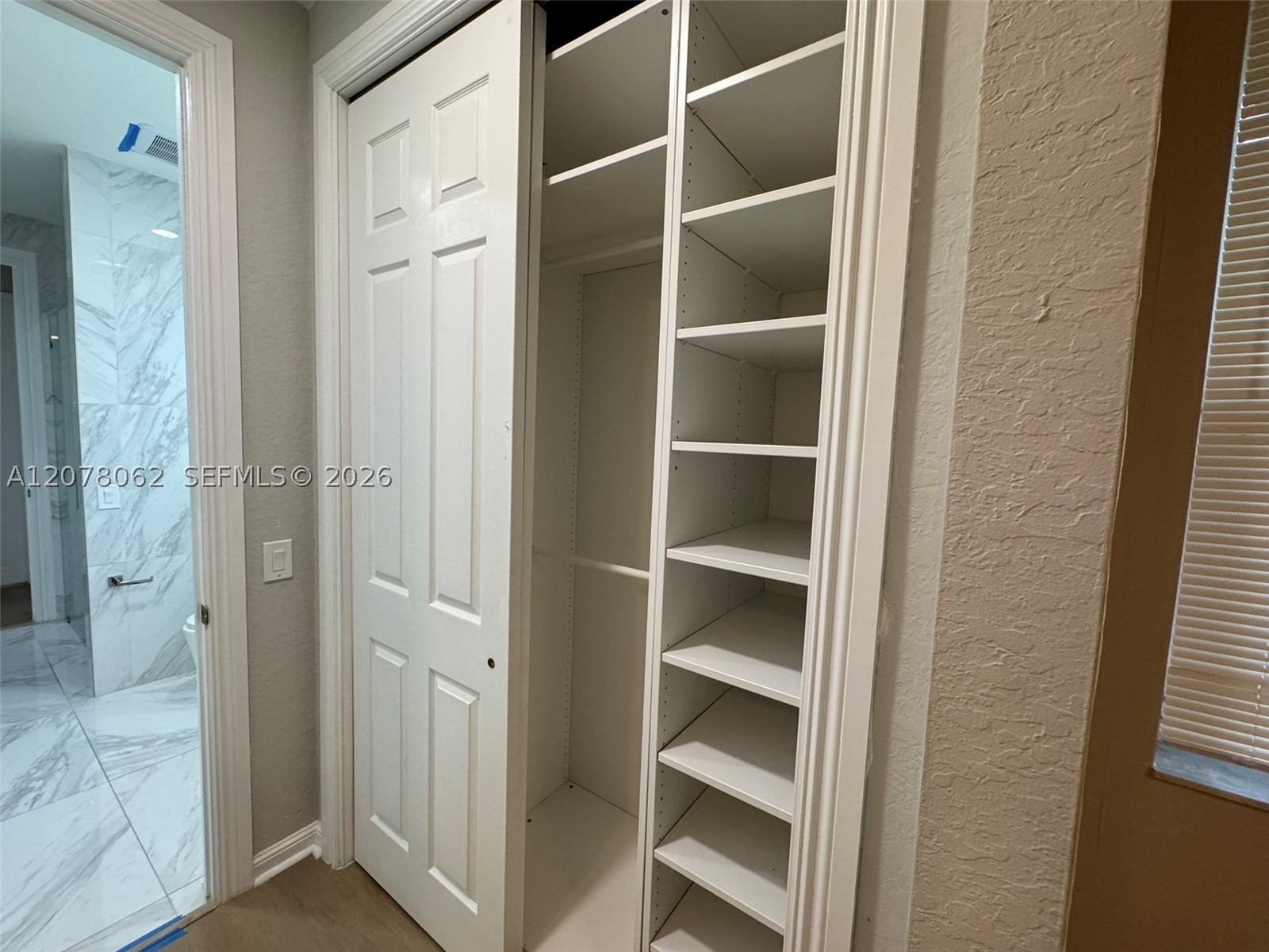 1360 Victoria Isle Dr, Weston FL 33327