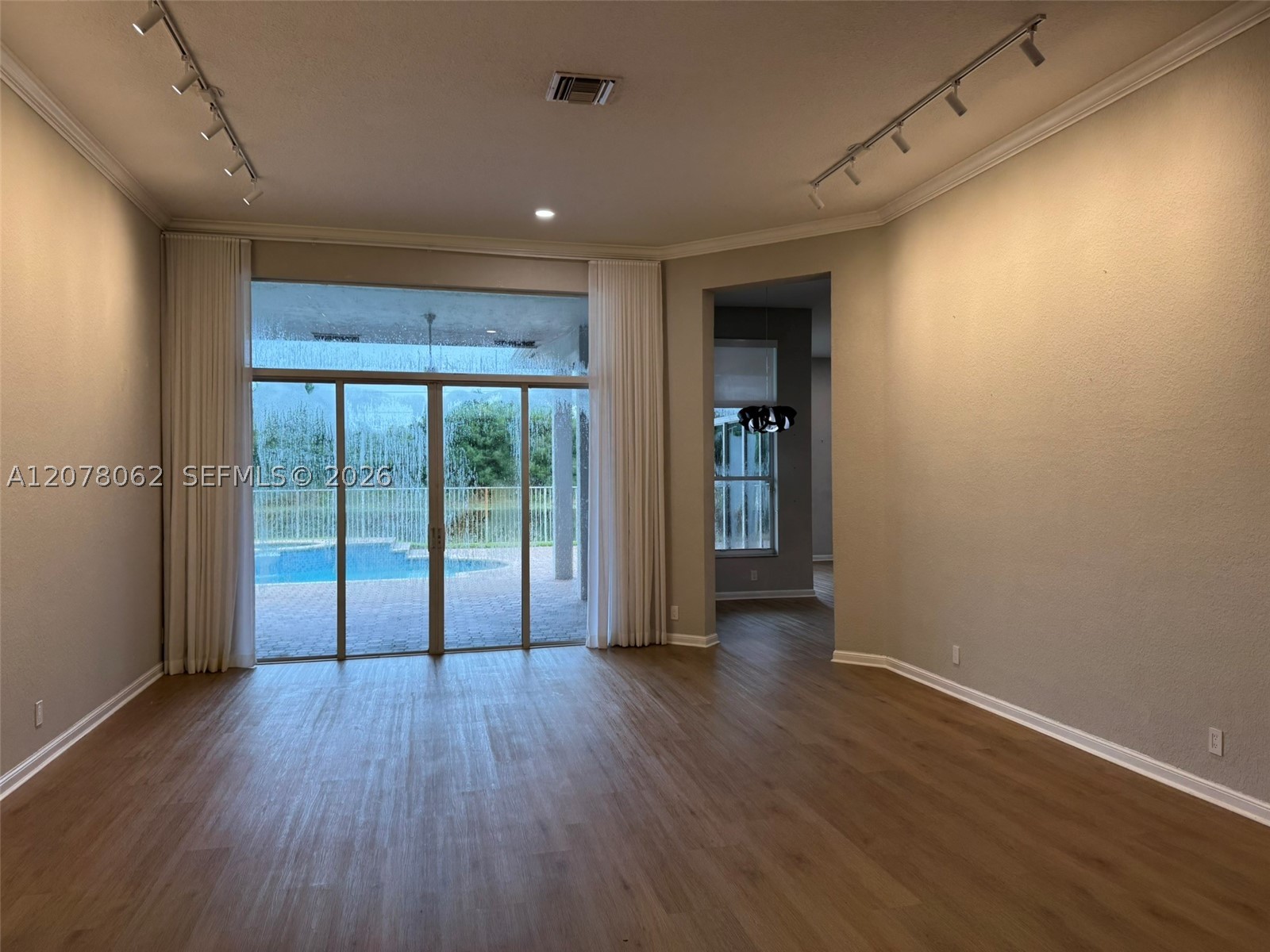 1360 Victoria Isle Dr, Weston FL 33327