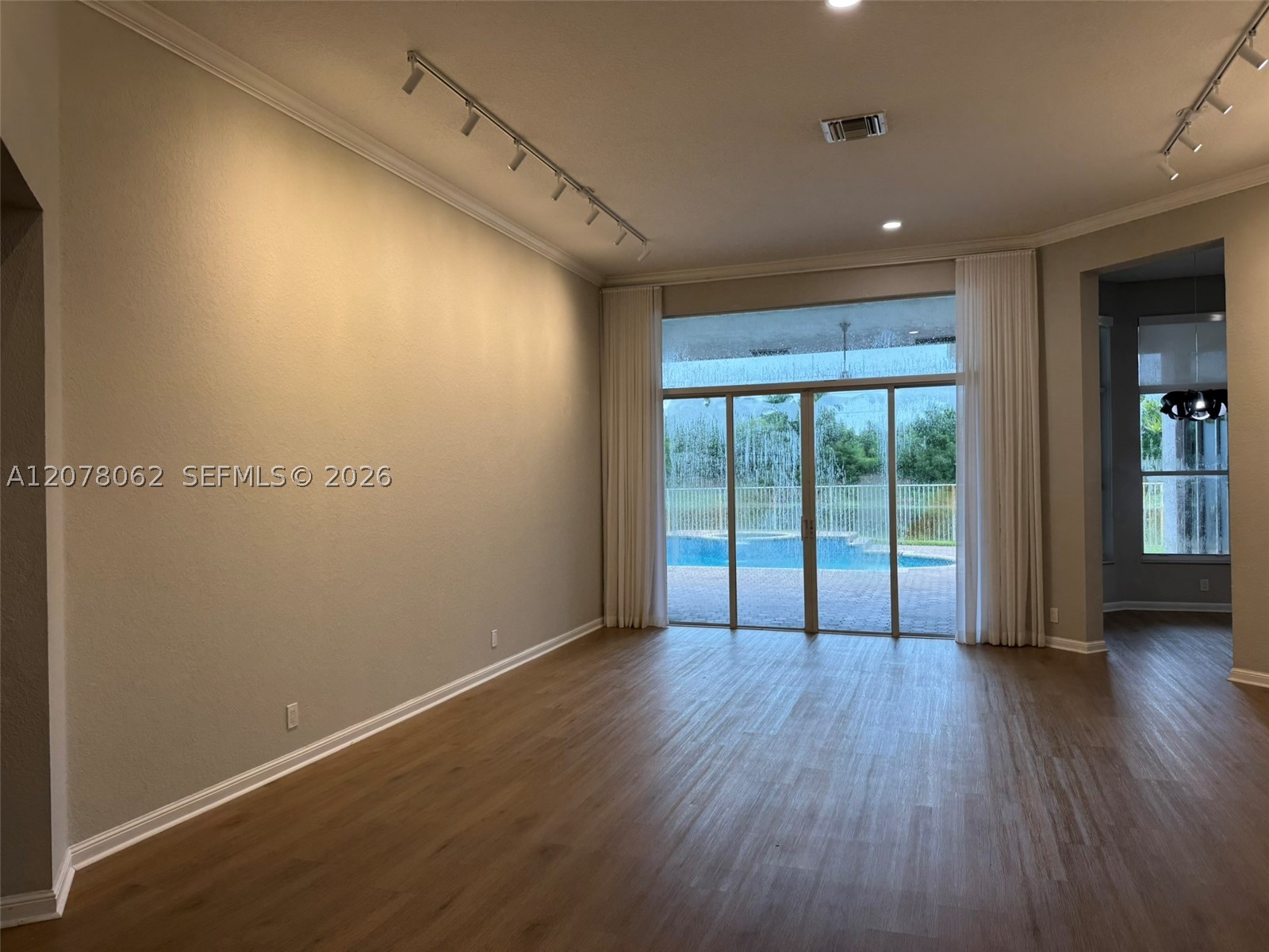1360 Victoria Isle Dr, Weston FL 33327