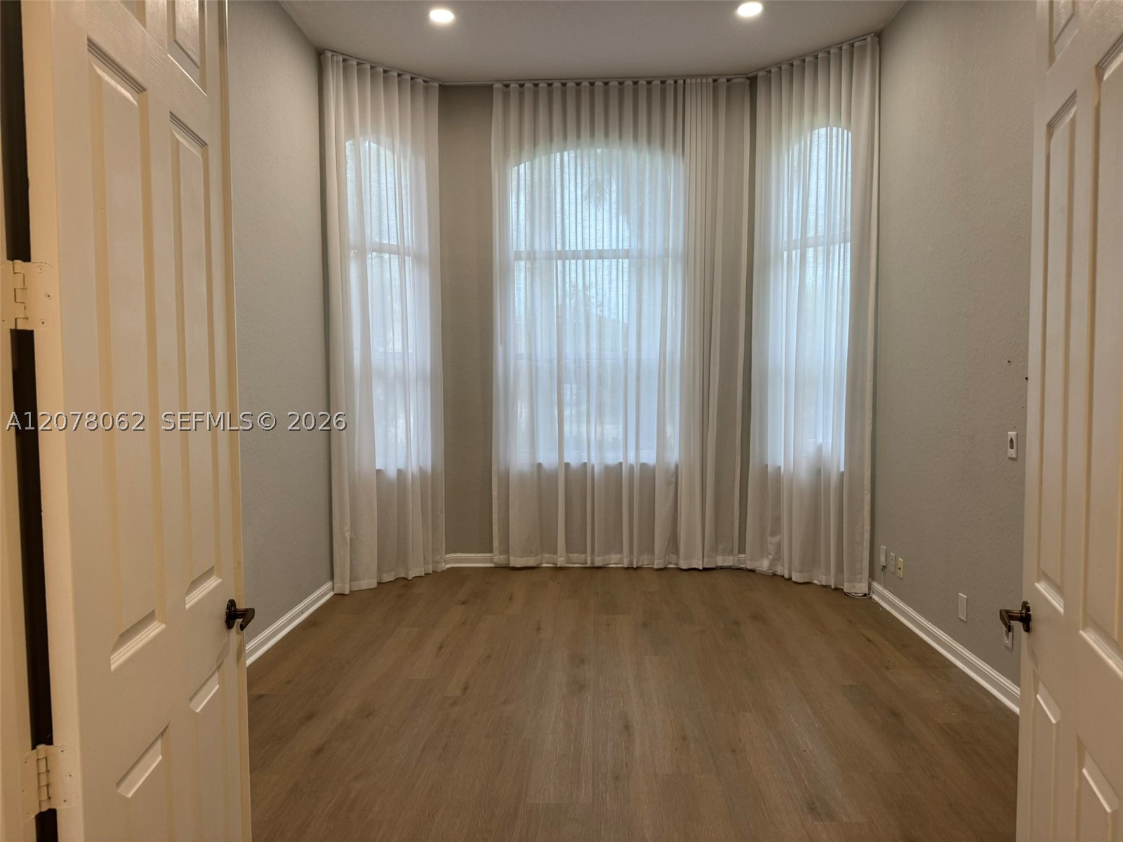 1360 Victoria Isle Dr, Weston FL 33327