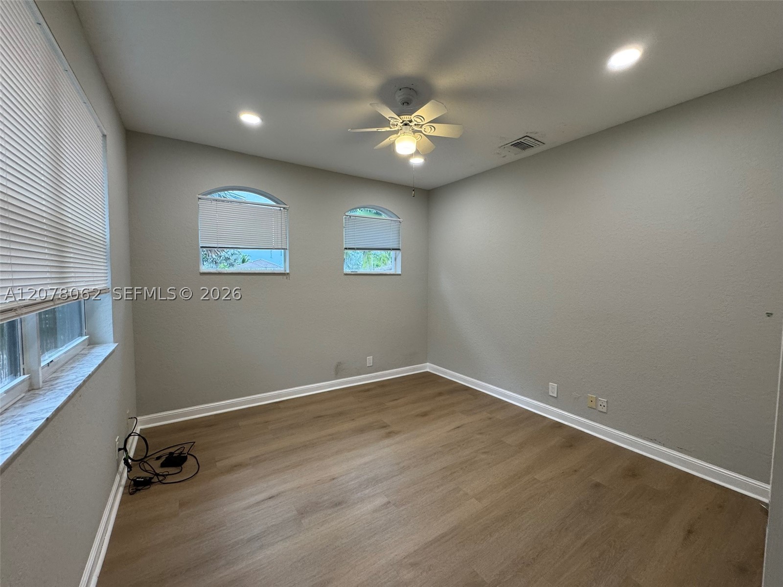1360 Victoria Isle Dr, Weston FL 33327