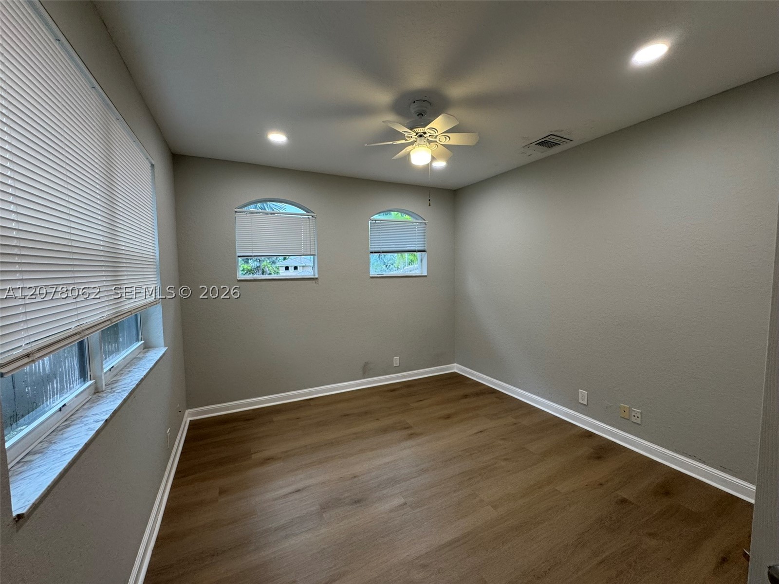 1360 Victoria Isle Dr, Weston FL 33327