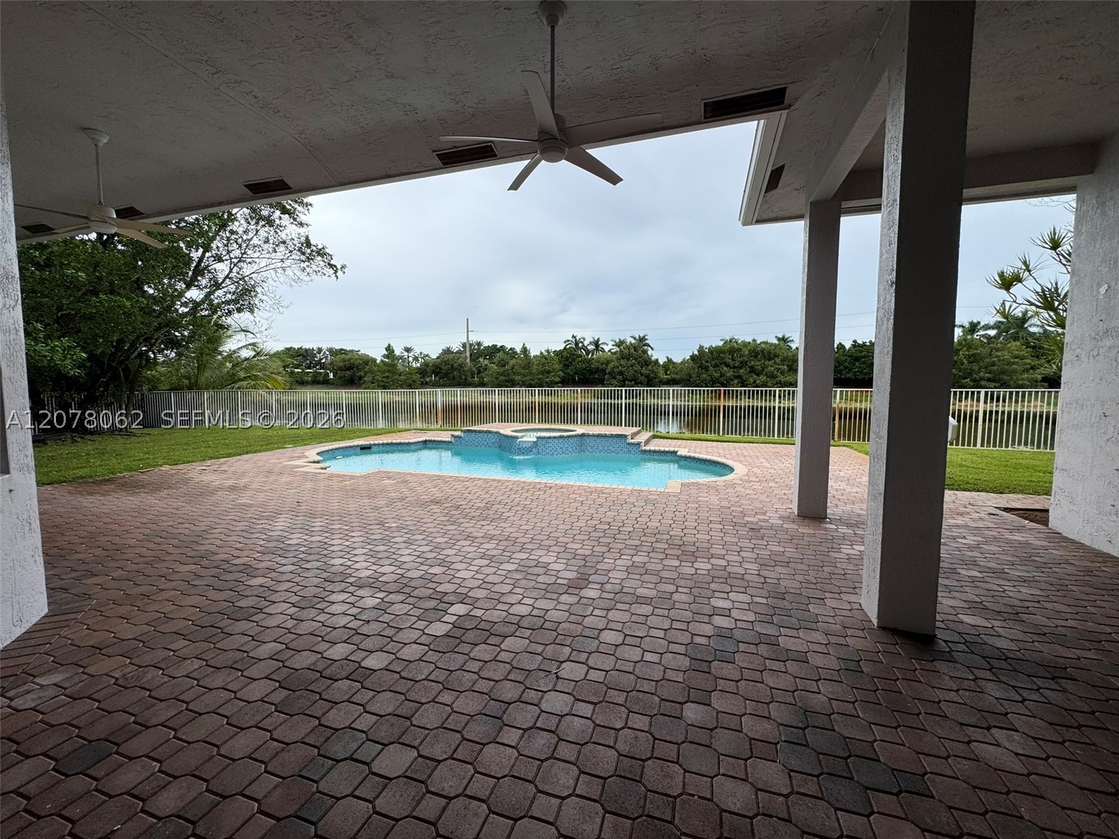 1360 Victoria Isle Dr, Weston FL 33327
