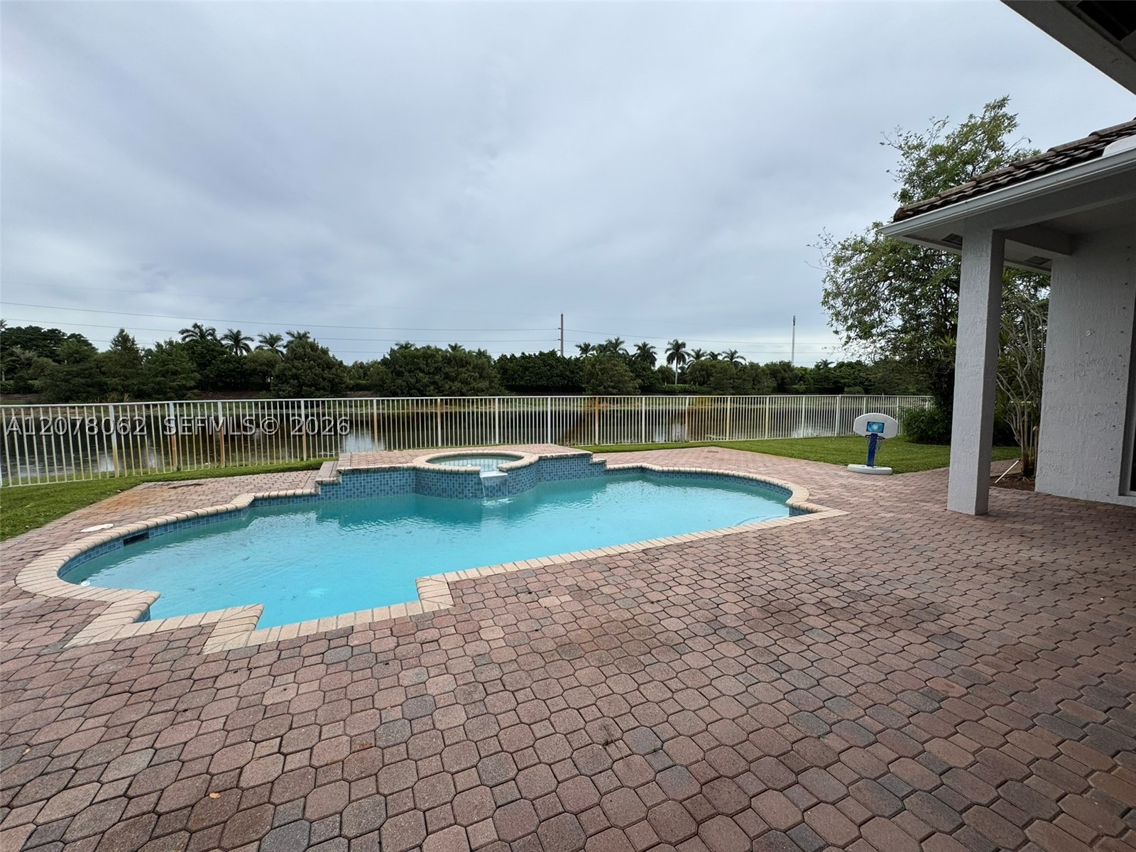 1360 Victoria Isle Dr, Weston FL 33327
