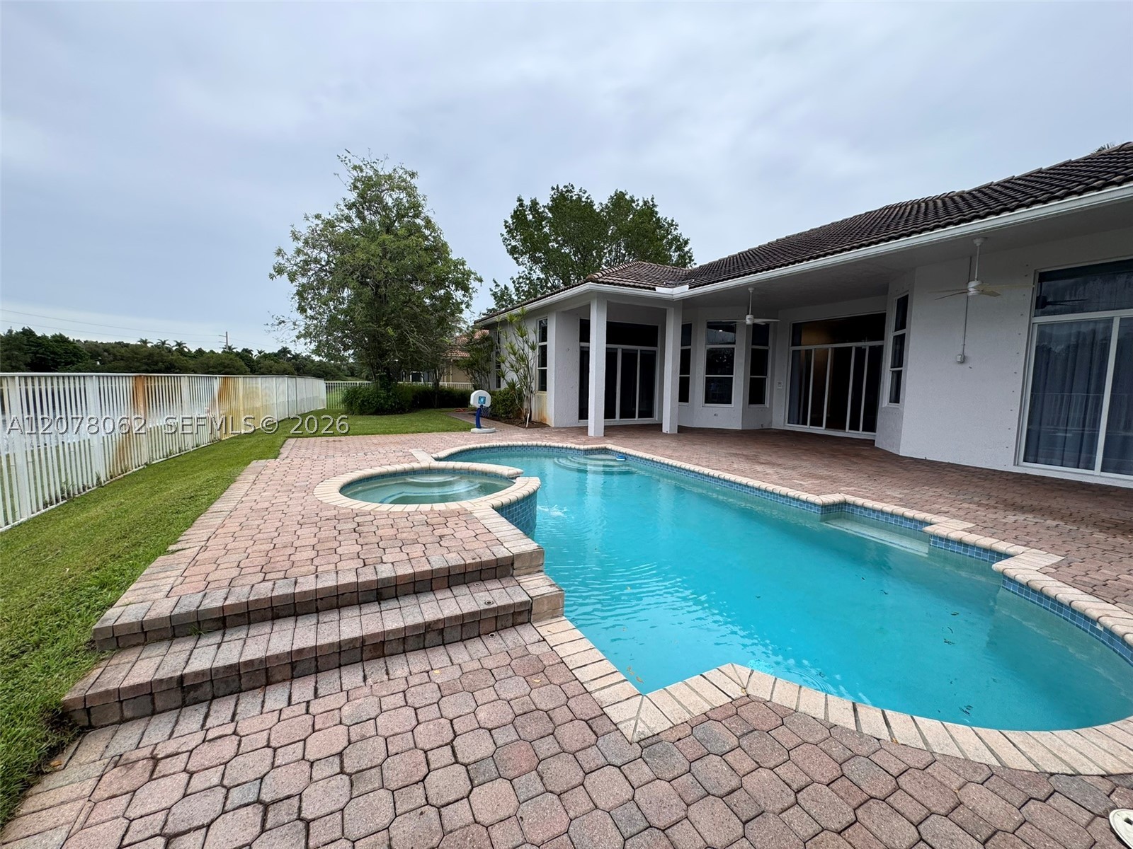 1360 Victoria Isle Dr, Weston FL 33327
