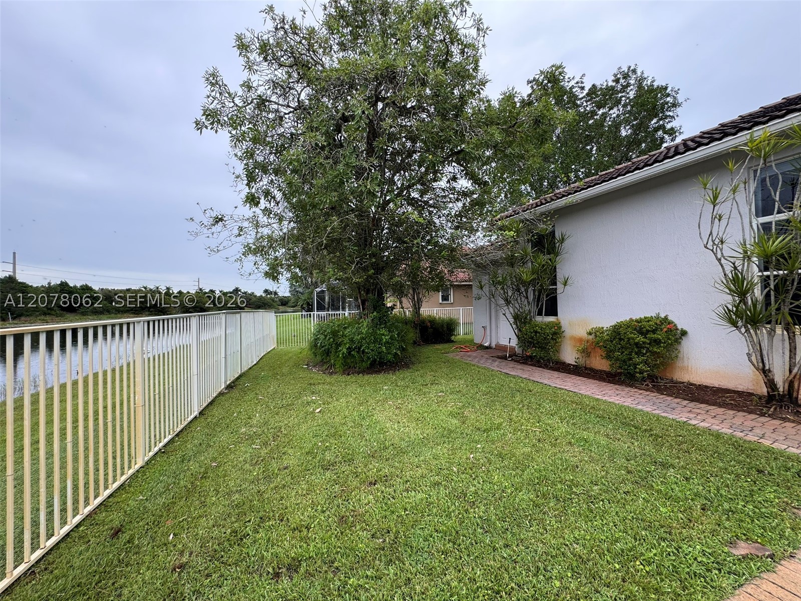 1360 Victoria Isle Dr, Weston FL 33327
