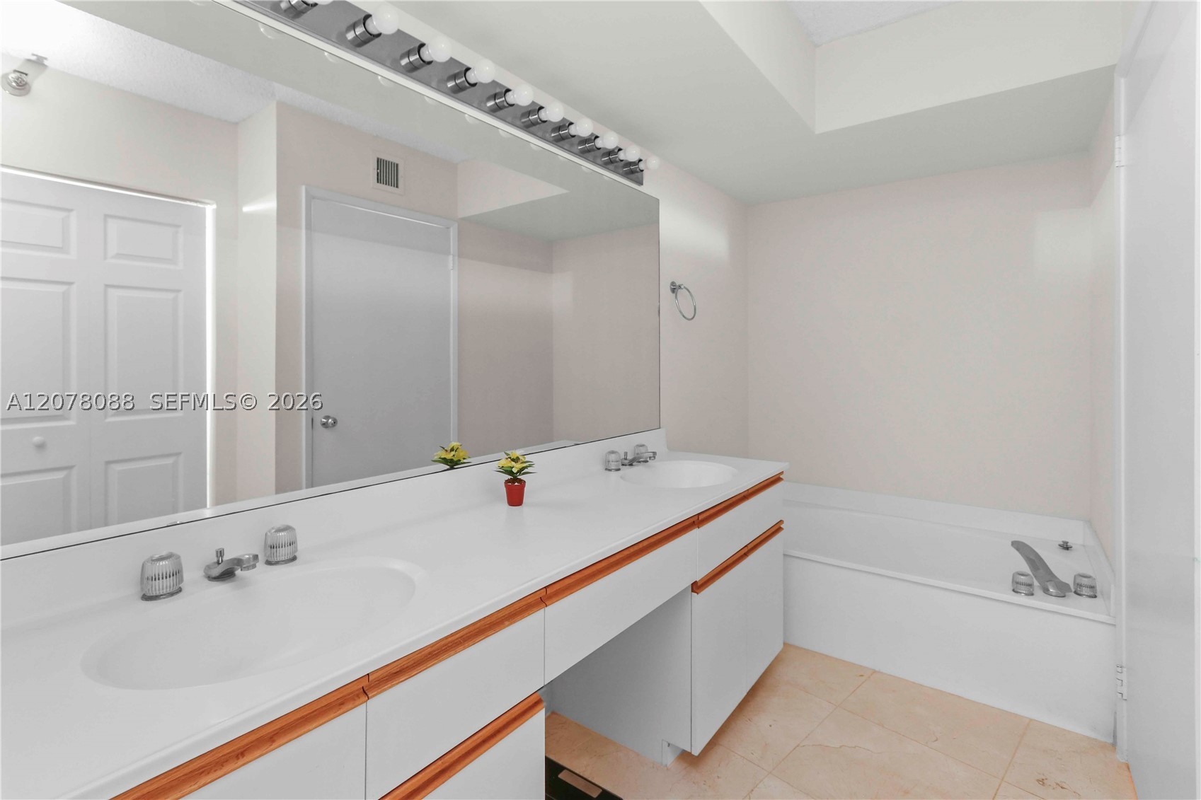 3400 NE 192nd St #1911, Aventura FL 33180