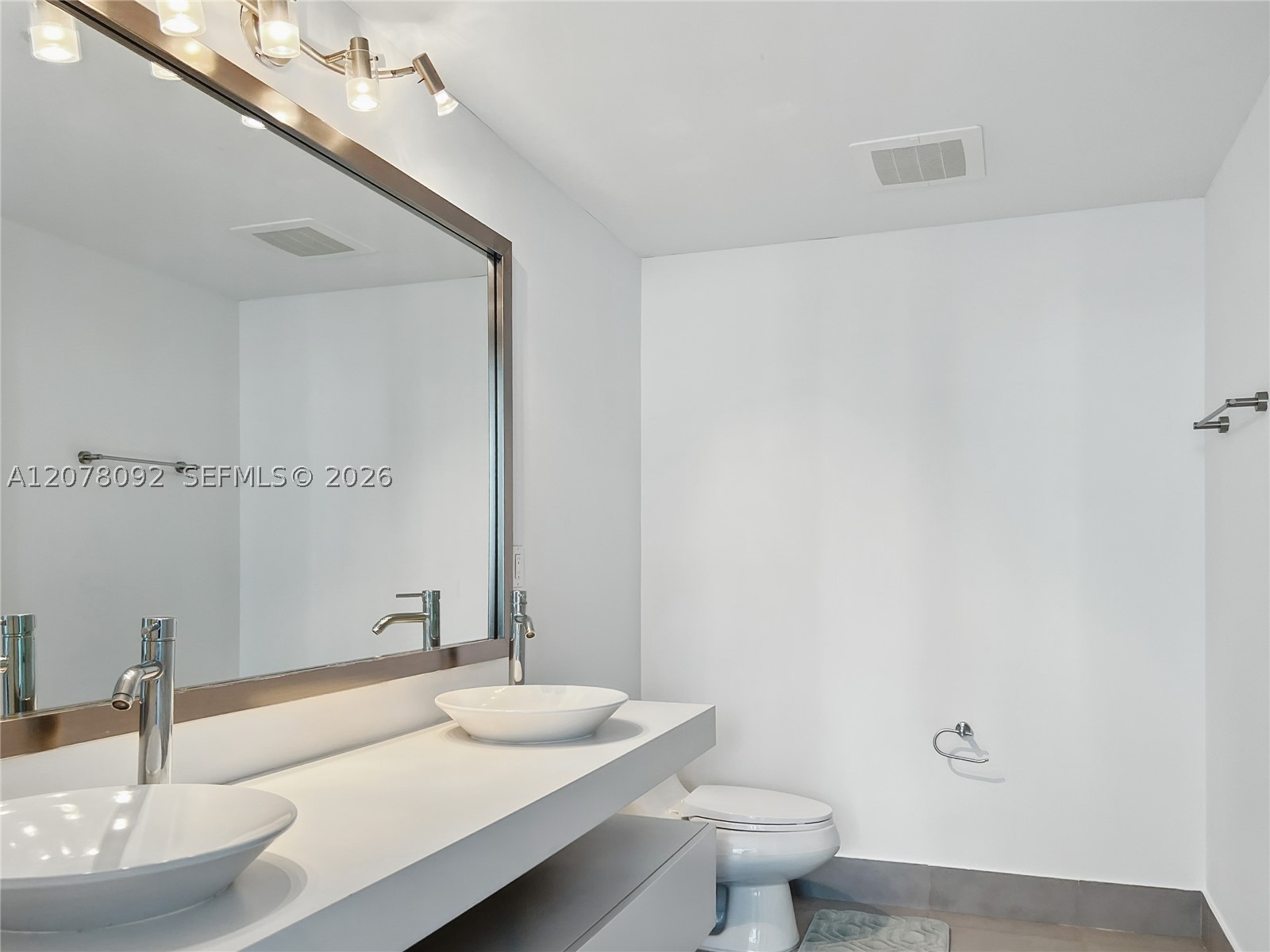92 SW 3rd St #2602, Miami FL 33130