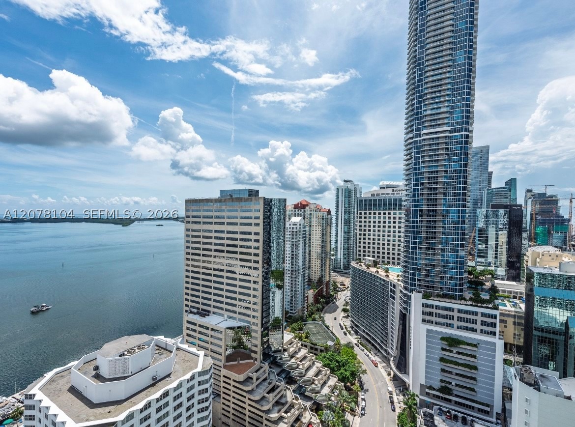 Miami FL 33131 - A12078104
