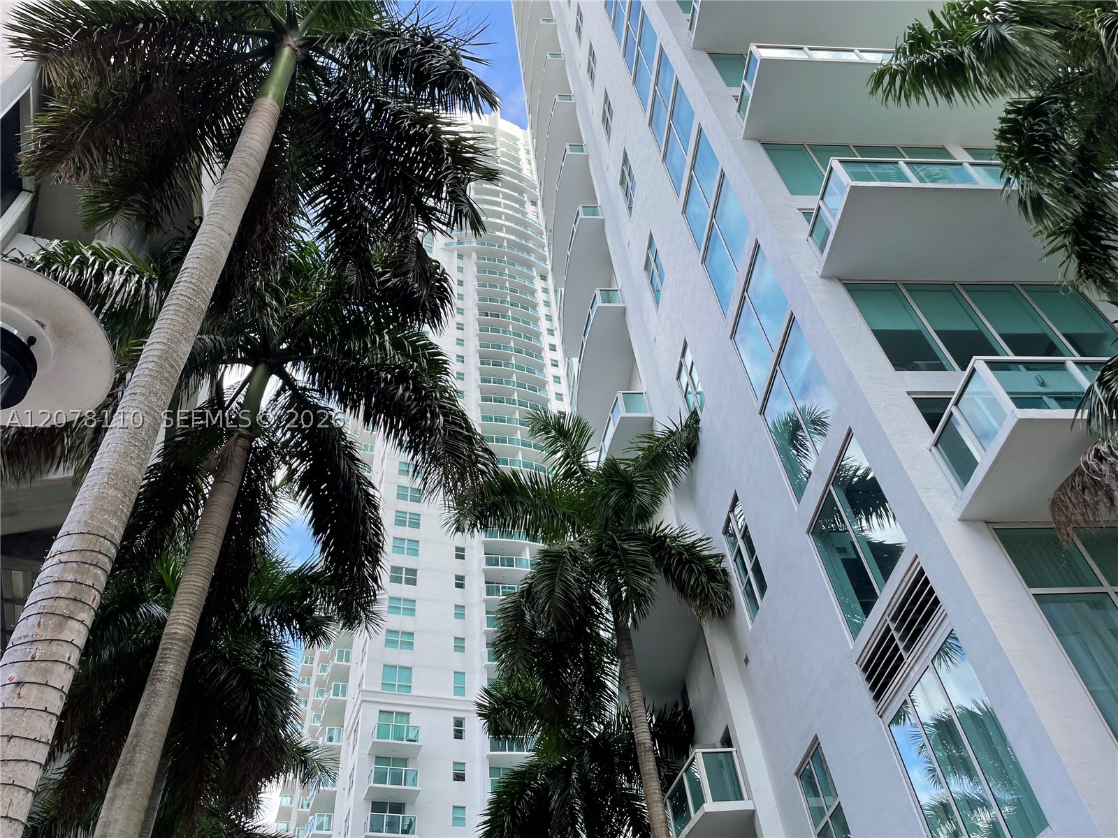 31 SE 5th St #2805, Miami FL 33131