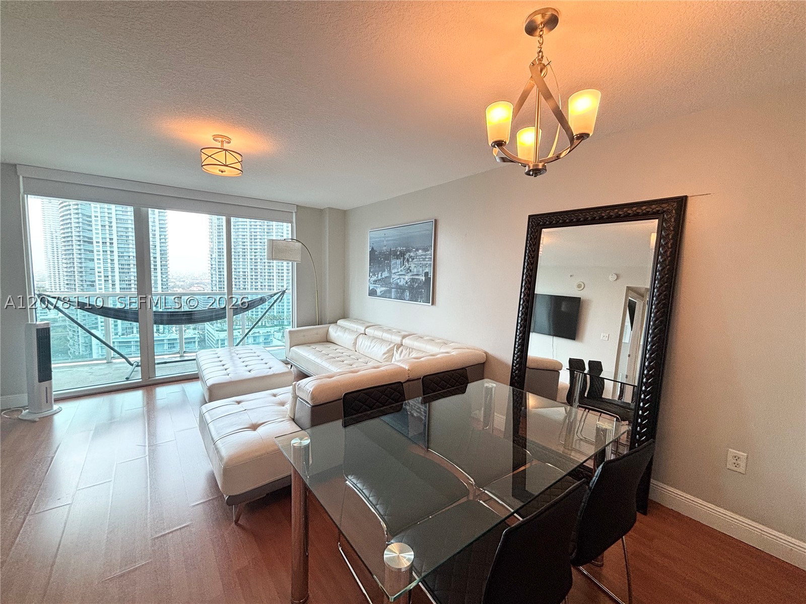 31 SE 5th St #2805, Miami FL 33131